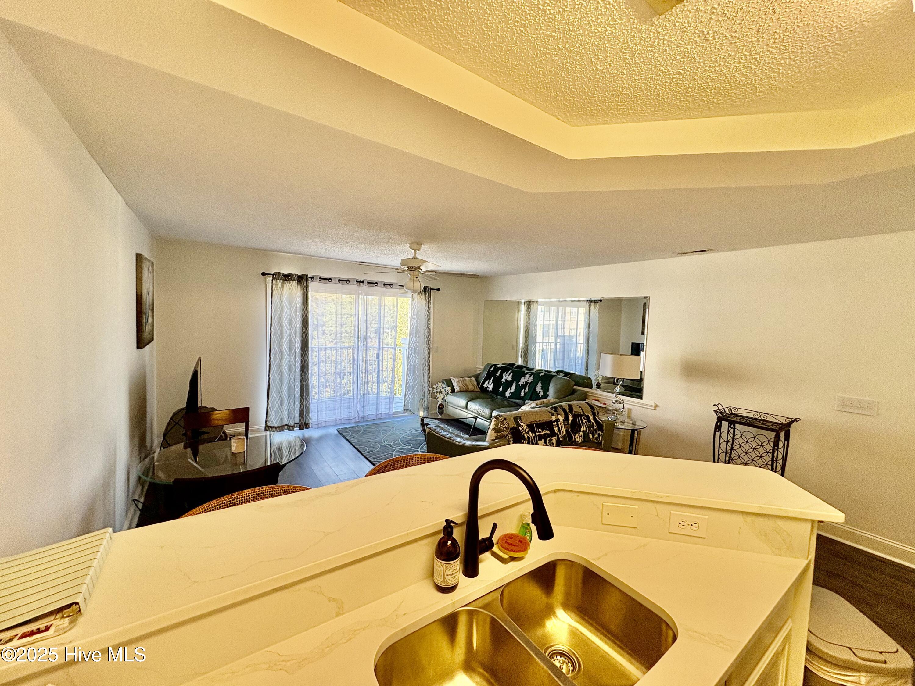 100541228 | Photo 13