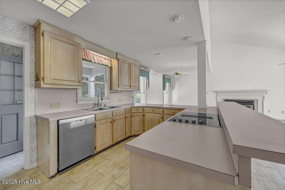 100526999 | Photo 21