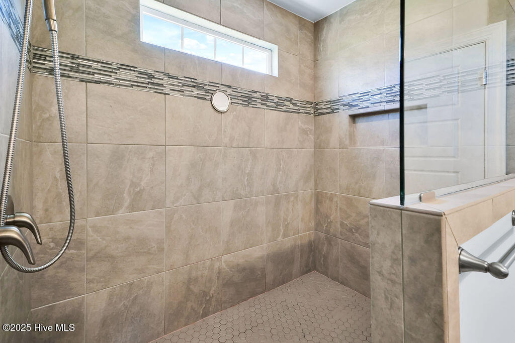 100535905 | Photo 32