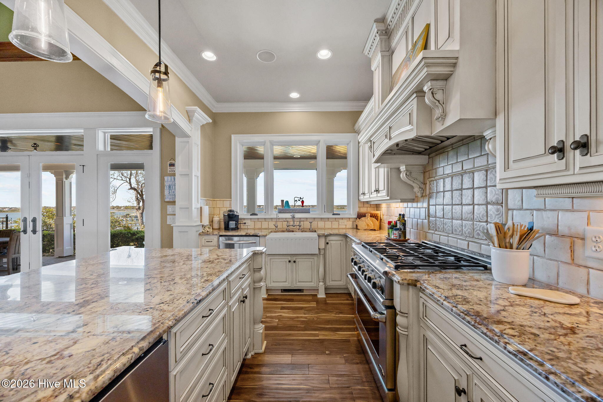 100564617 | Photo 25