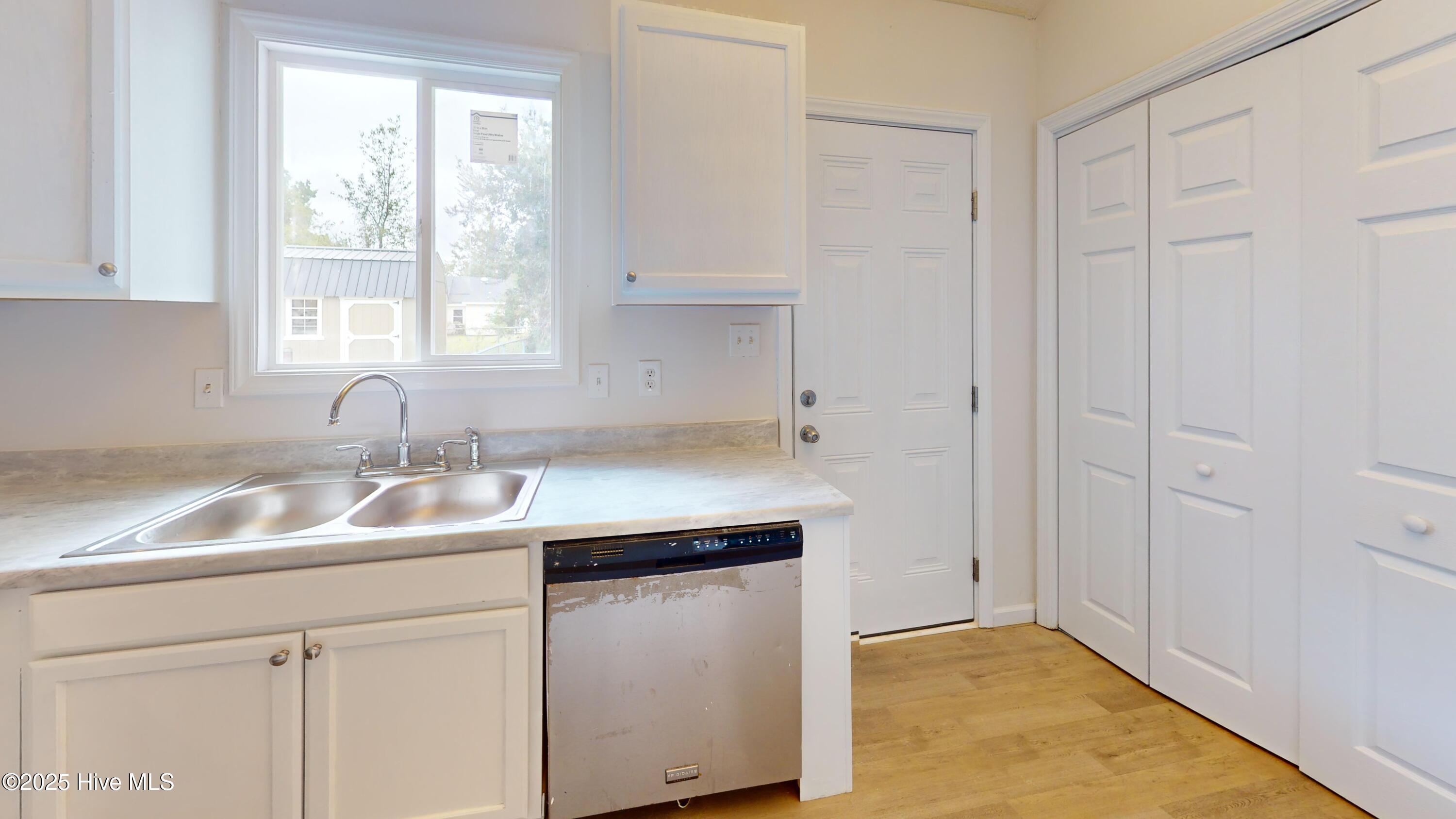 100536322 | Photo 15