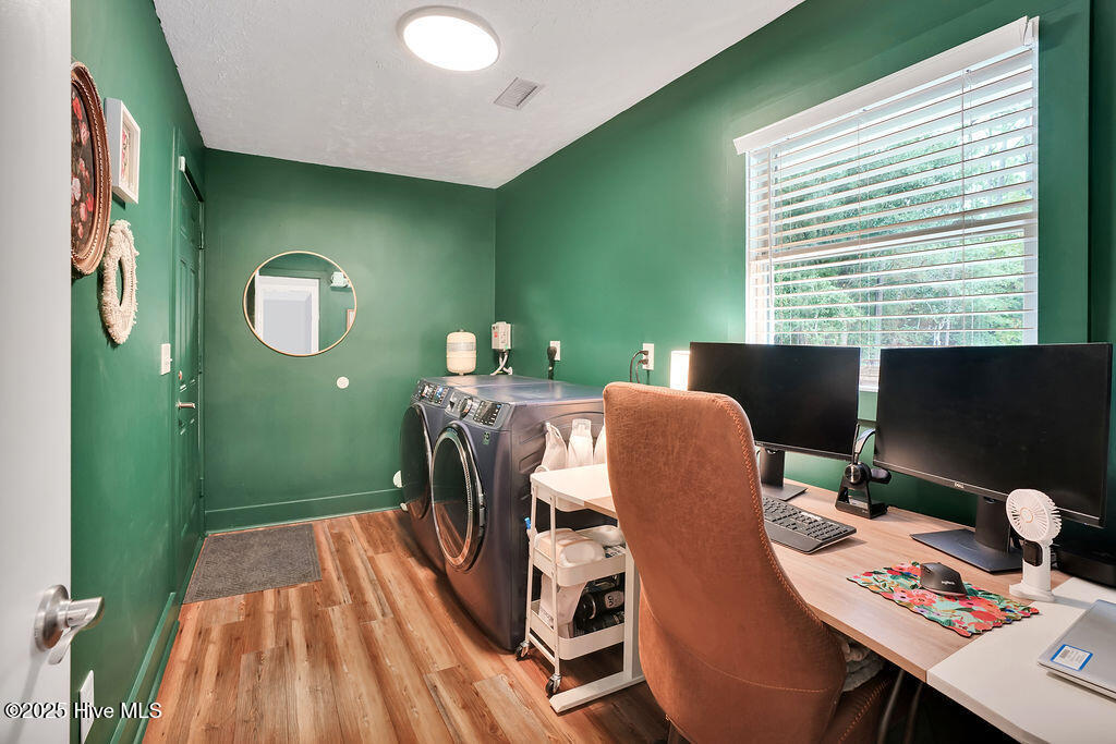 100539374 | Photo 18