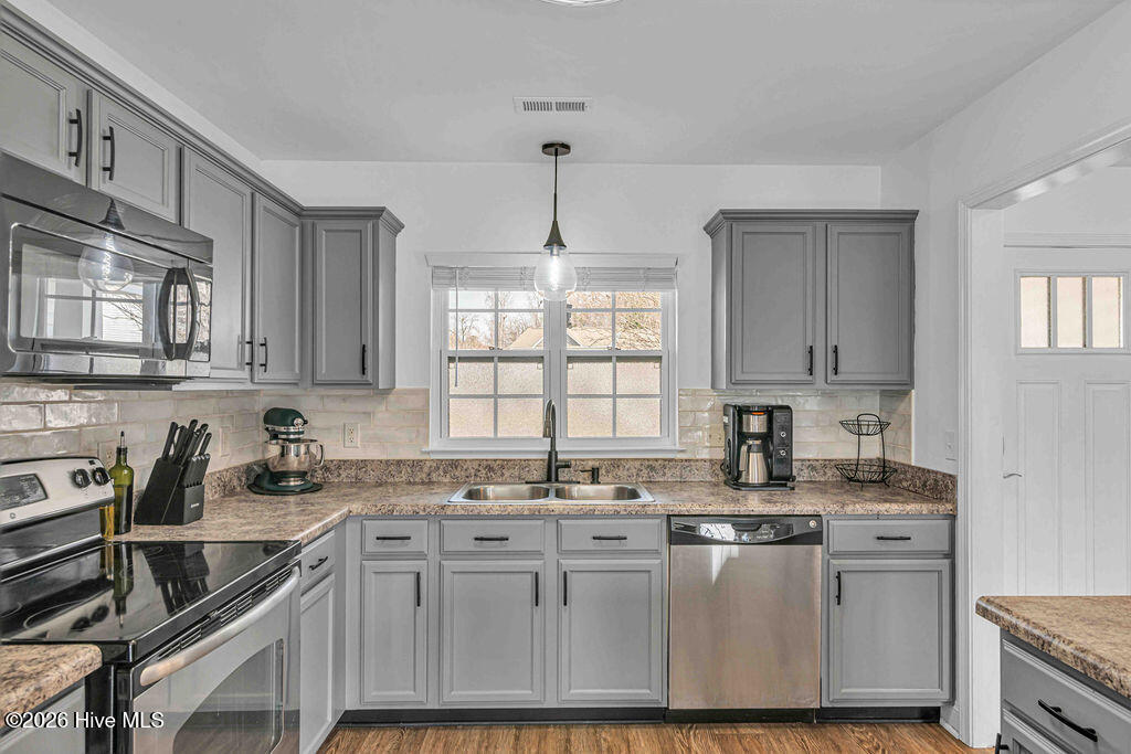 100555135 | Photo 13