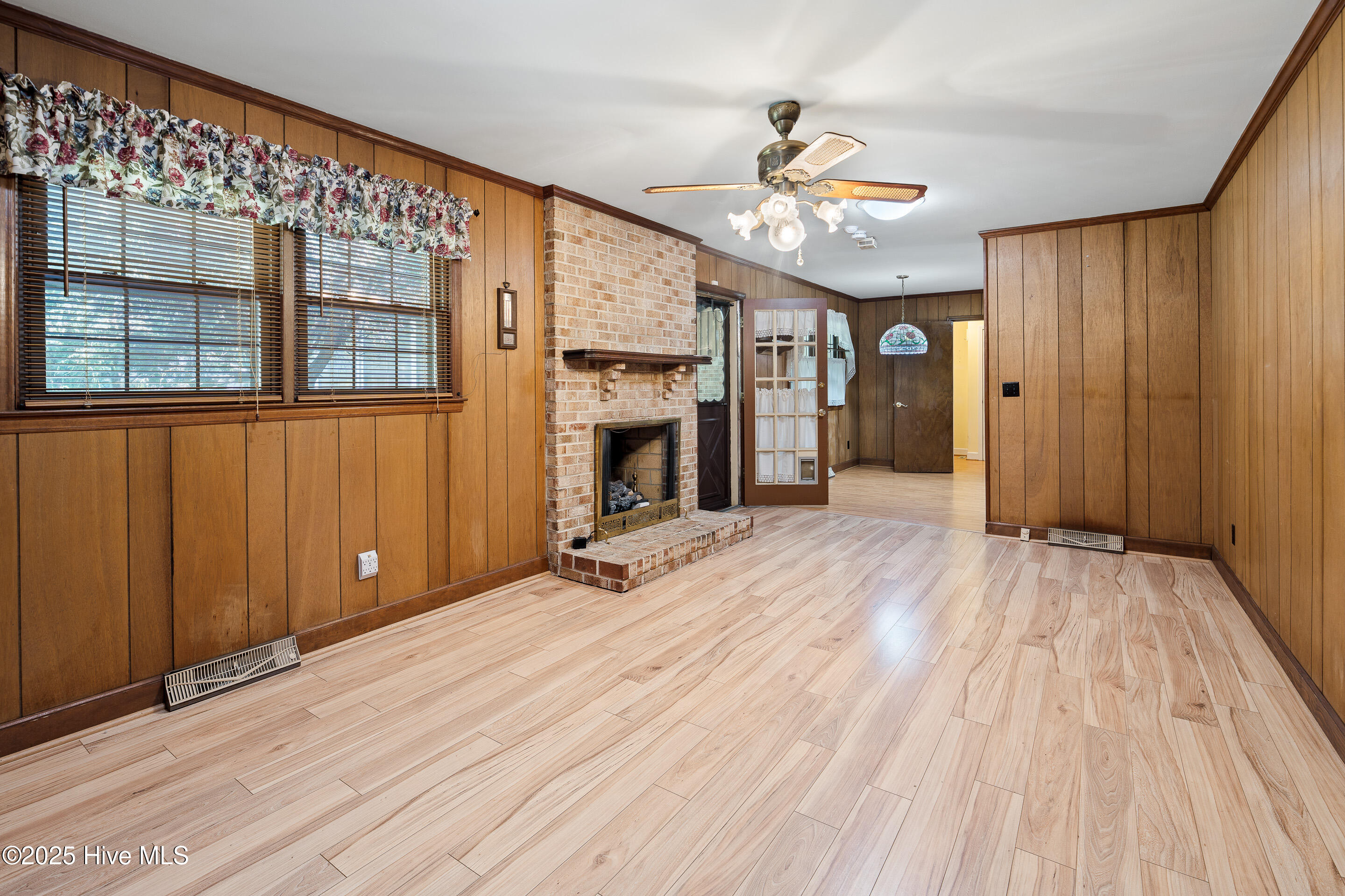 100536869 | Photo 31