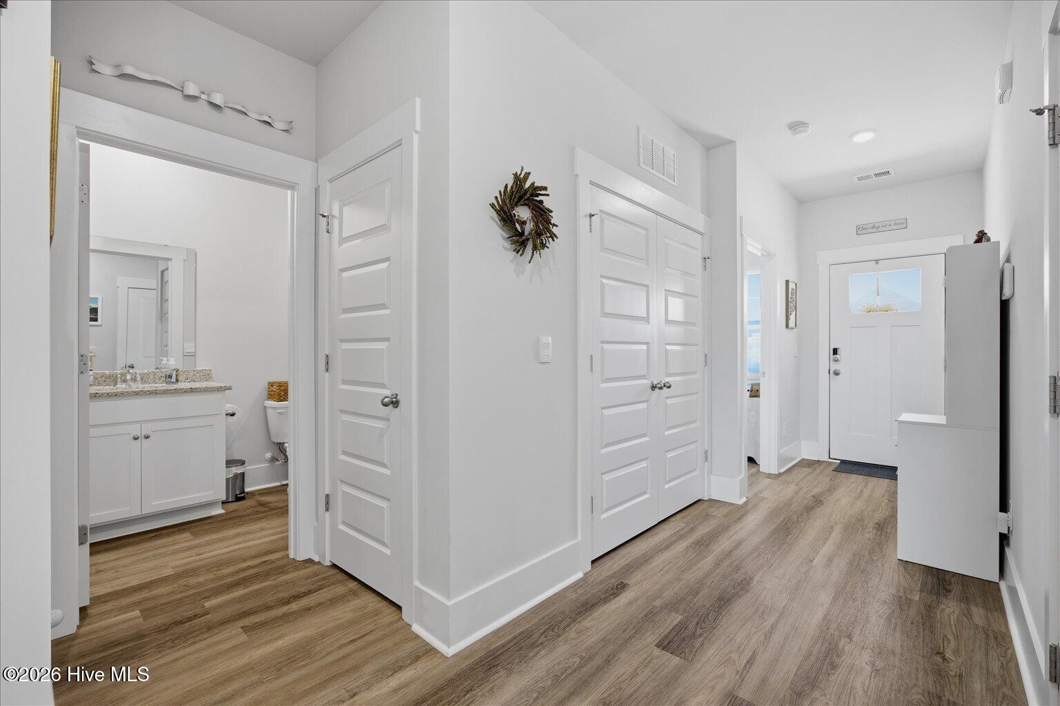 100568001 | Photo 11