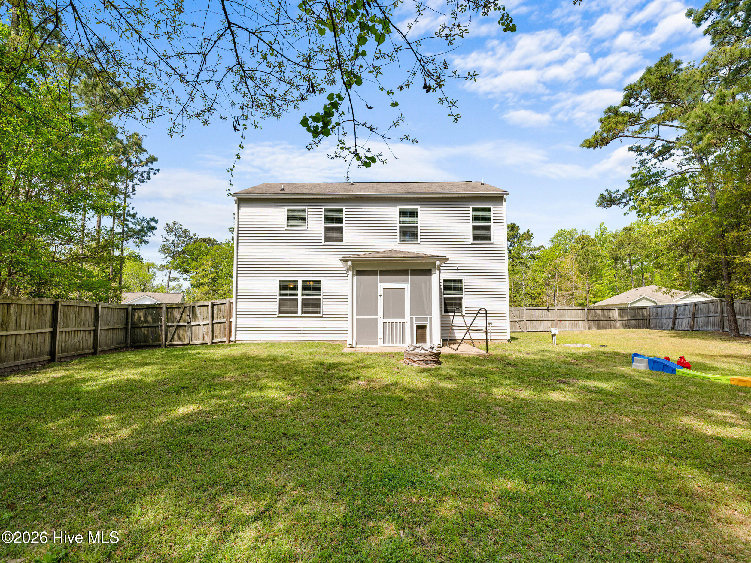 100567072 | Photo 47