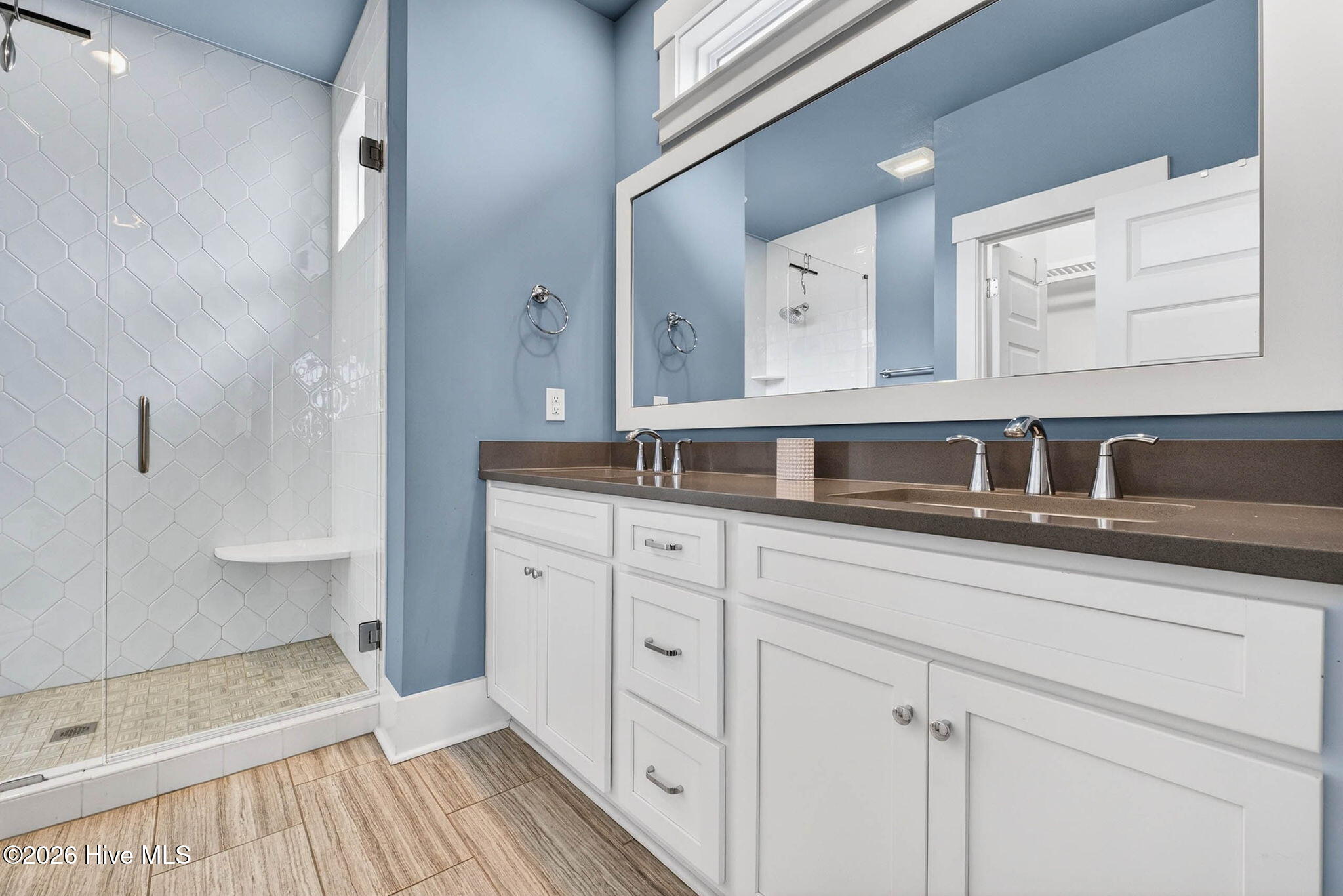 100565518 | Photo 42