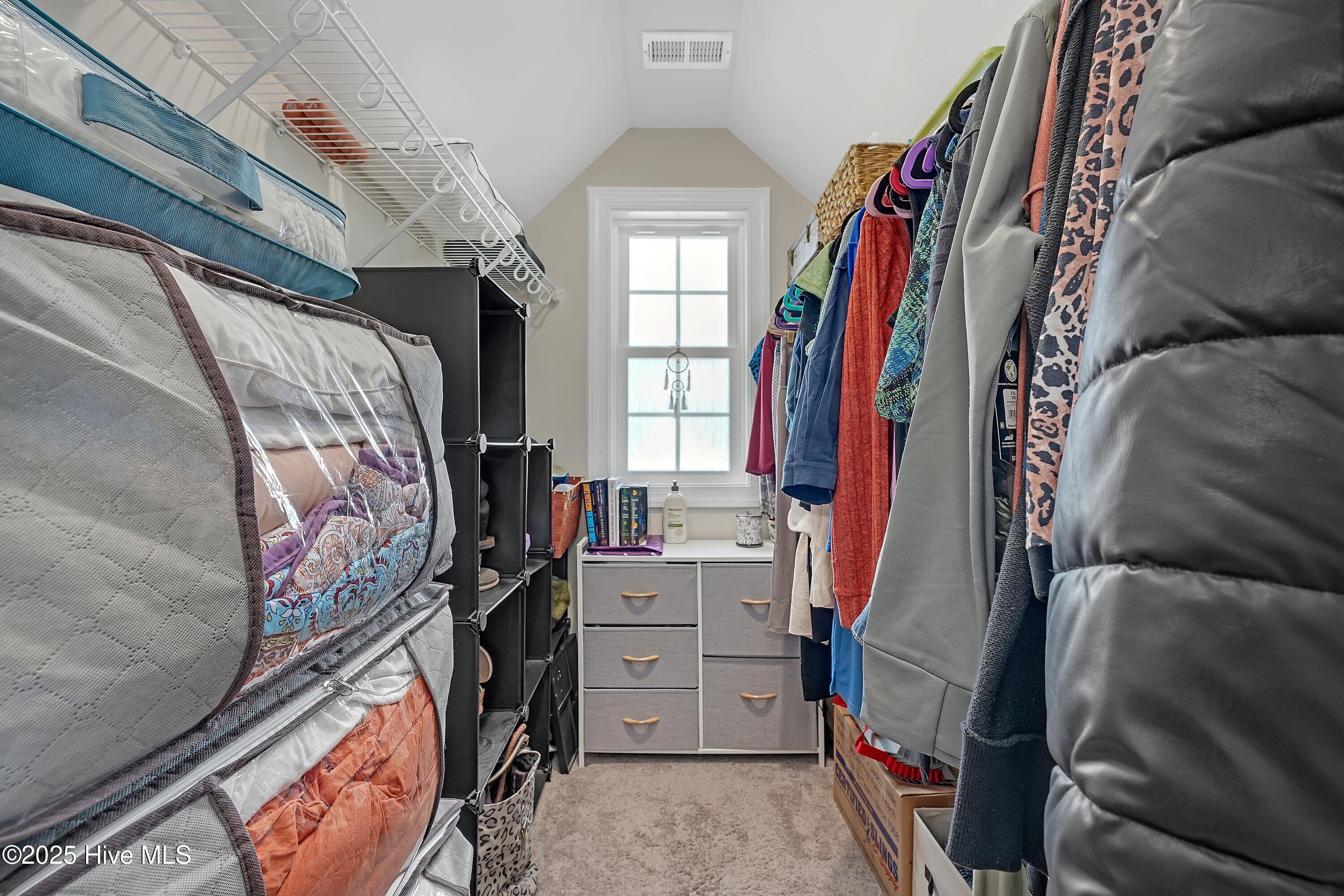 100530262 | Photo 32