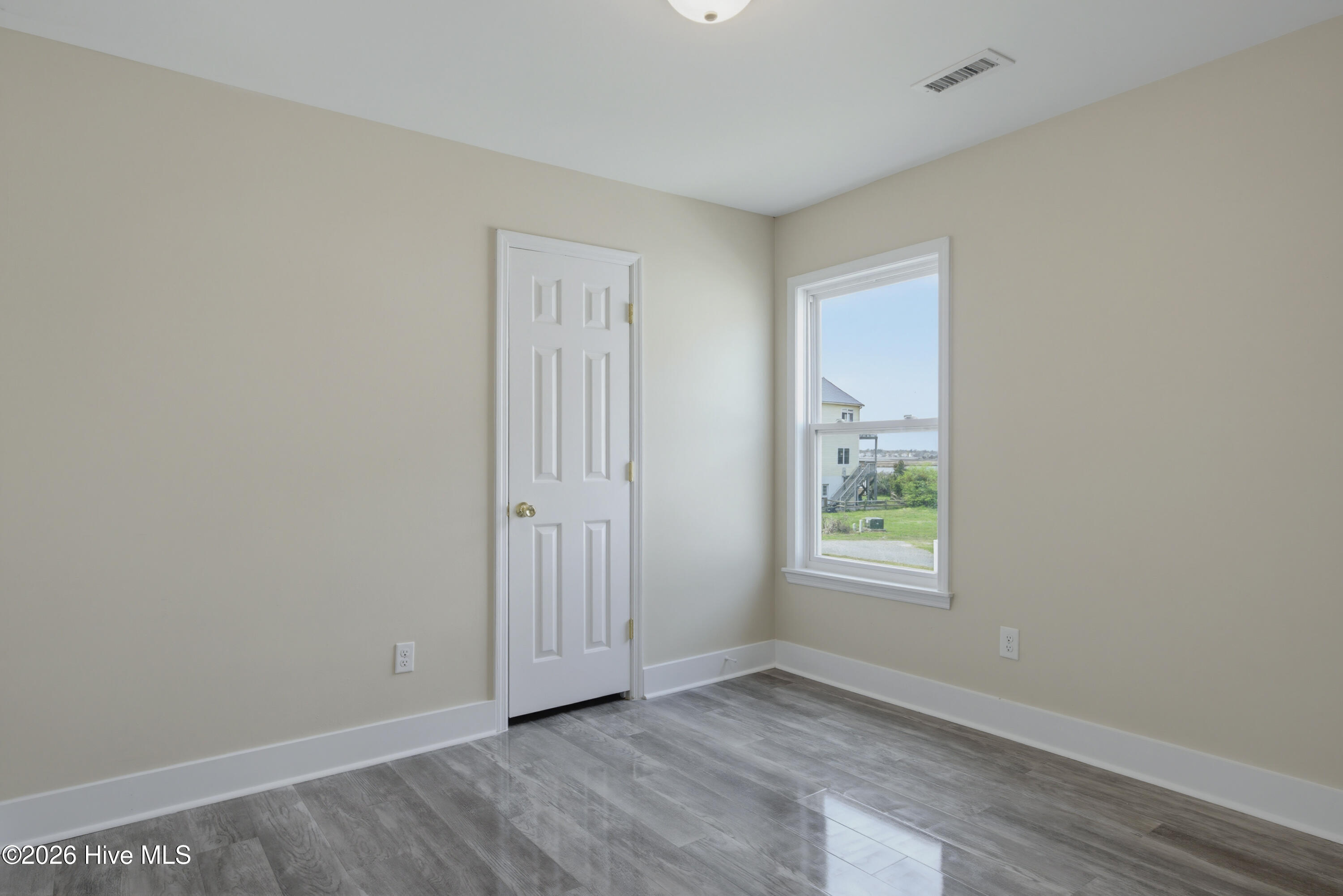 100489747 | Photo 14