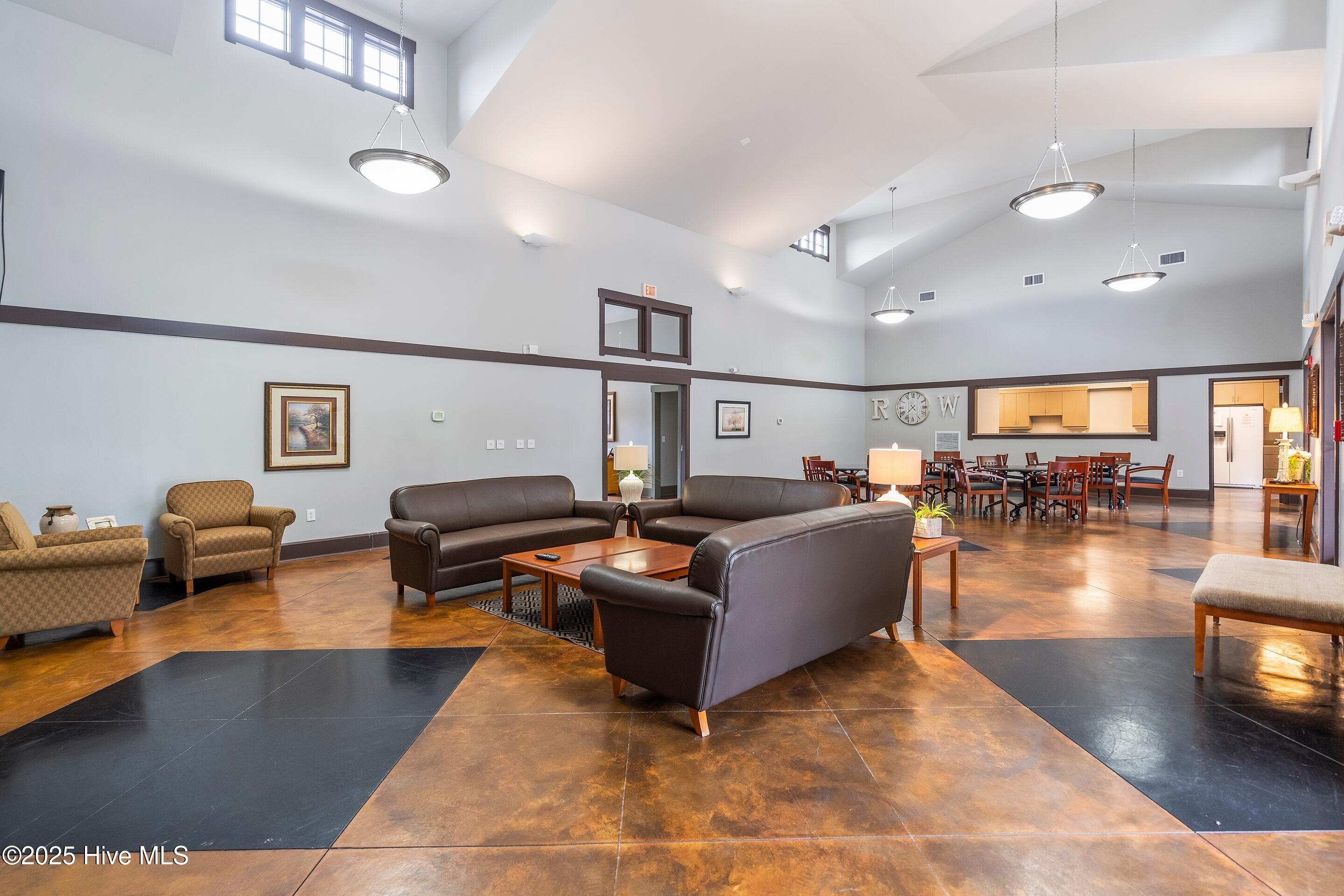 100522432 | Photo 74