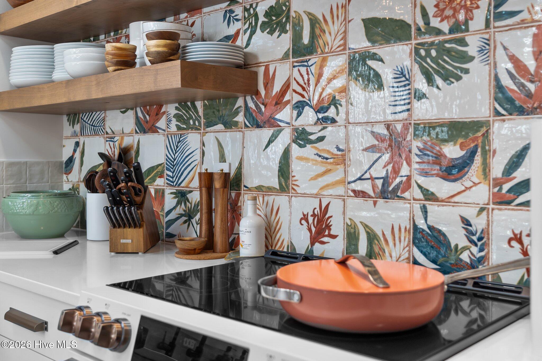 100557813 | Photo 19