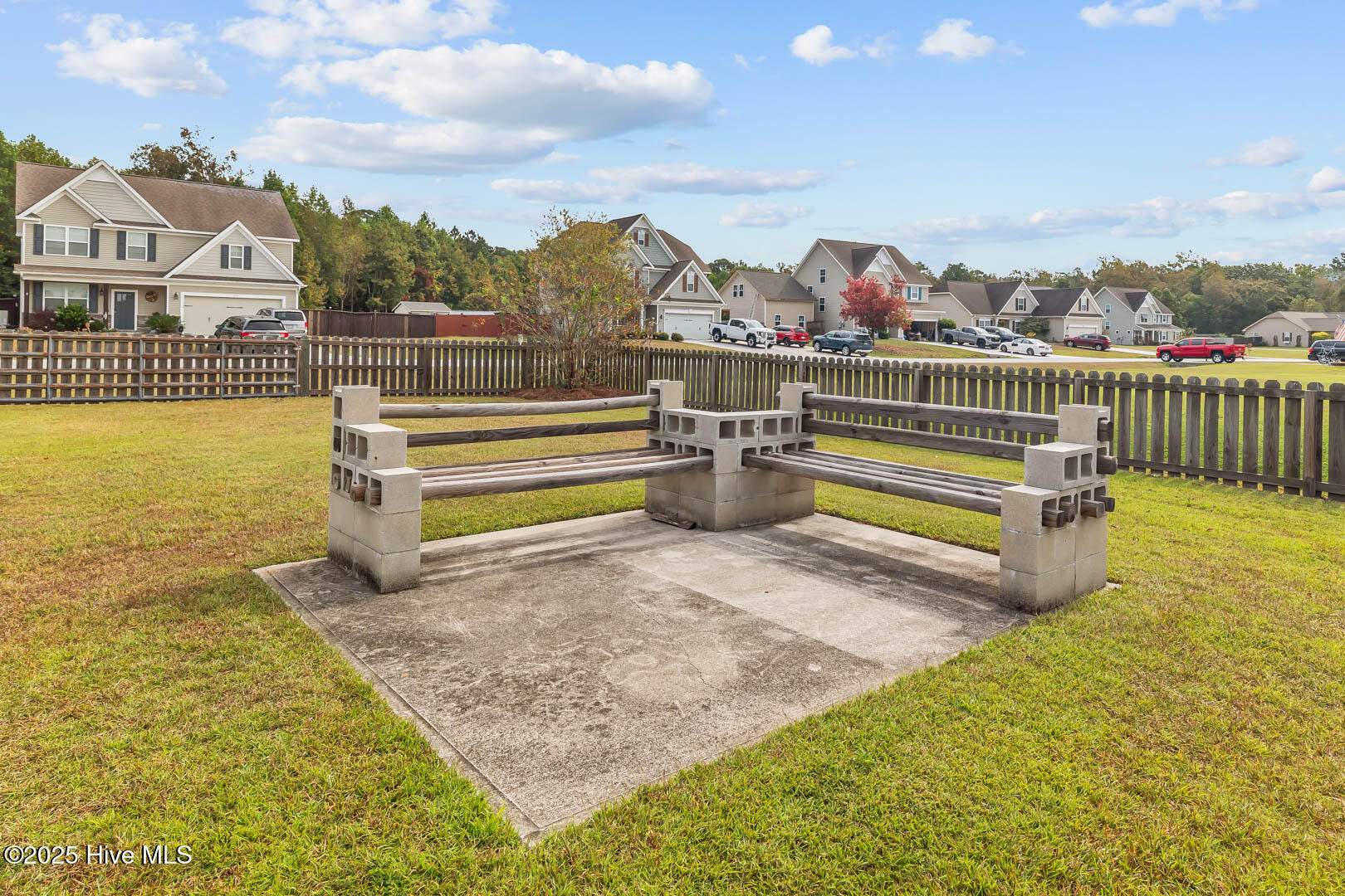 100532827 | Photo 76