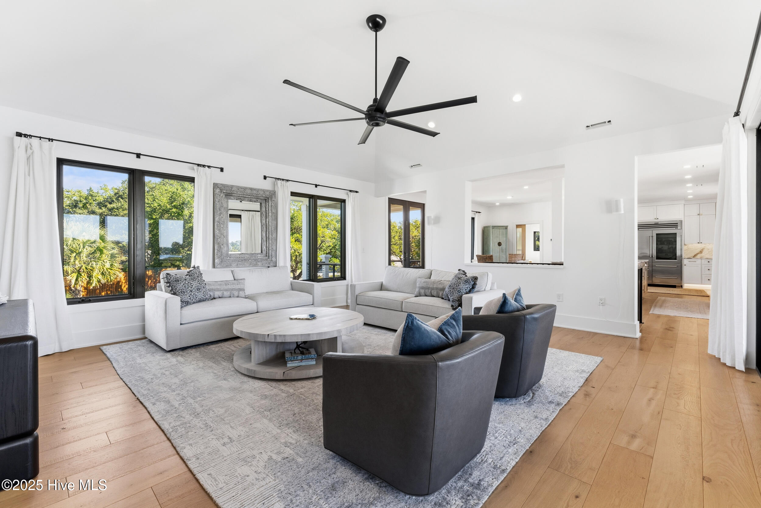 100541015 | Photo 62