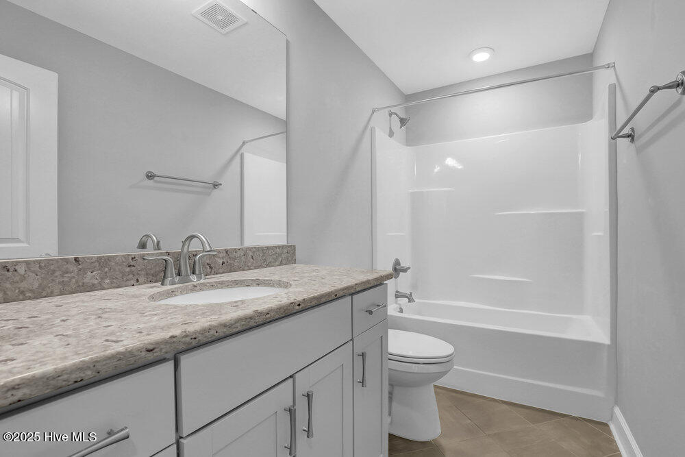 100556310 | Photo 21