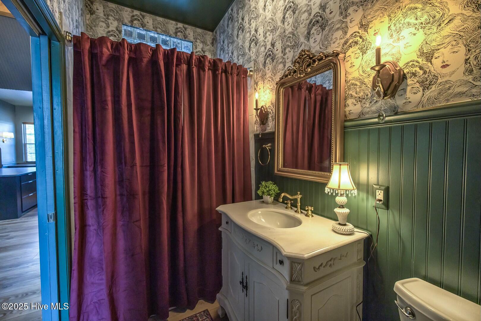 100548209 | Photo 12