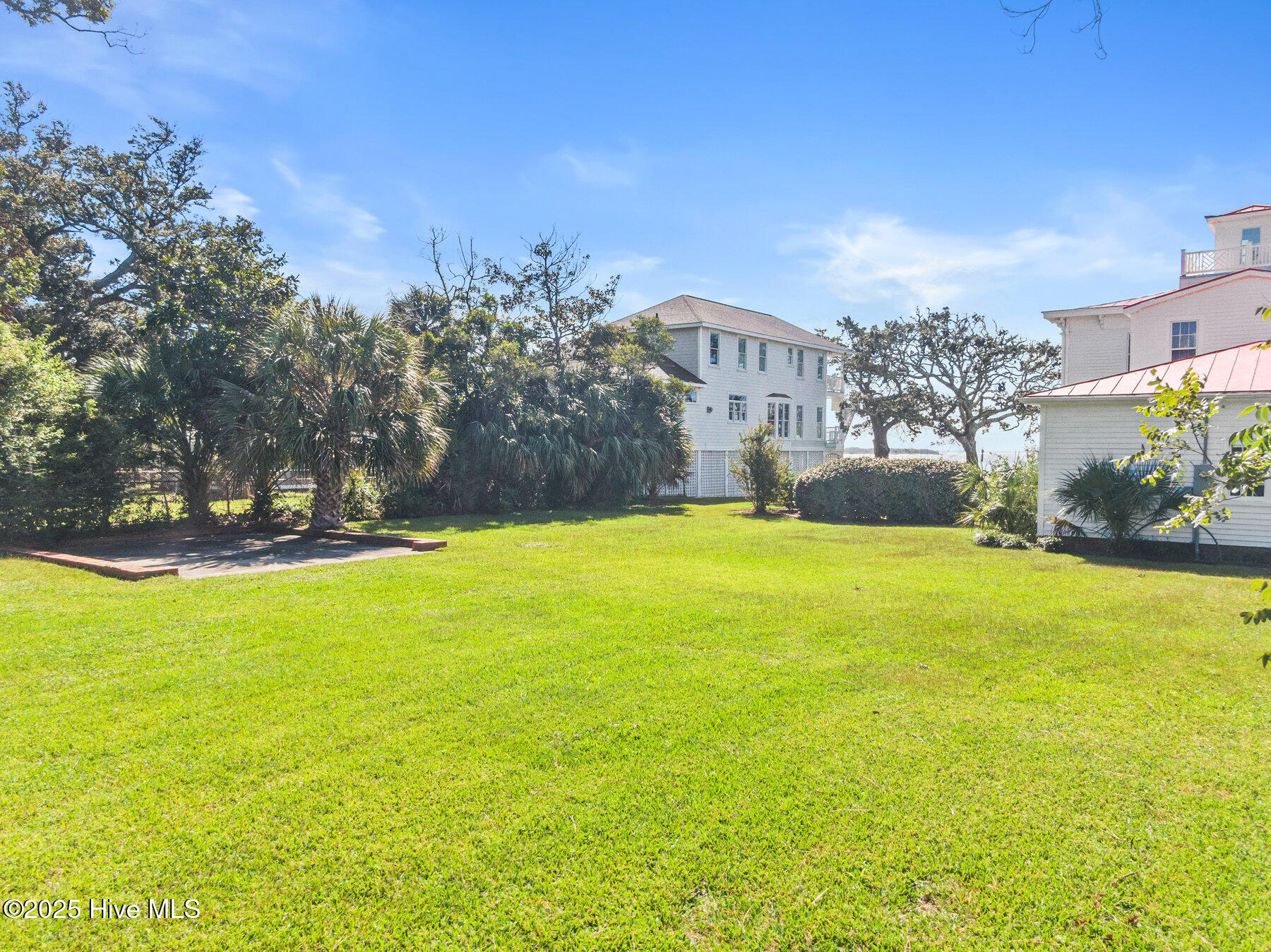 100561116 | Photo 44