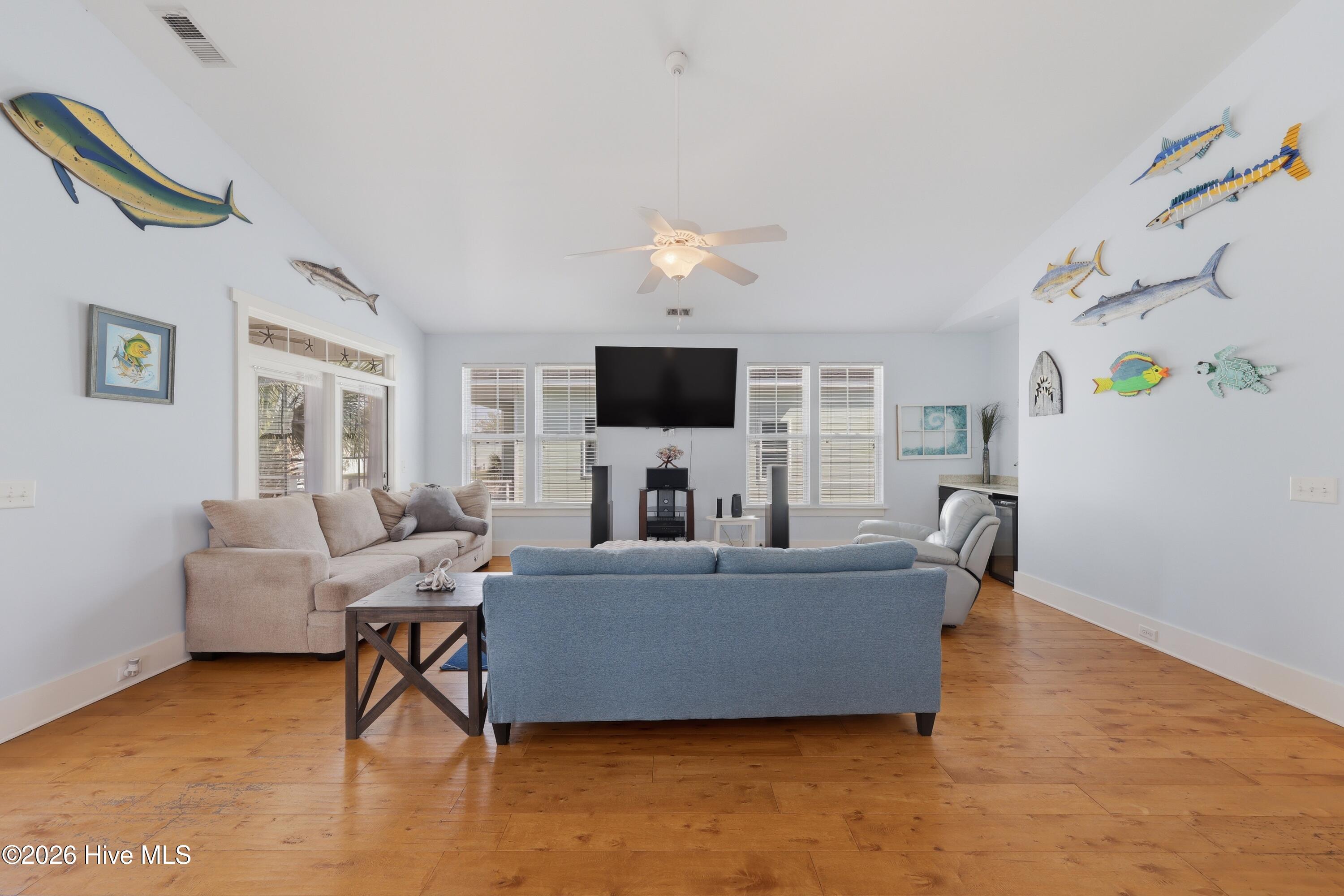 100564294 | Photo 33