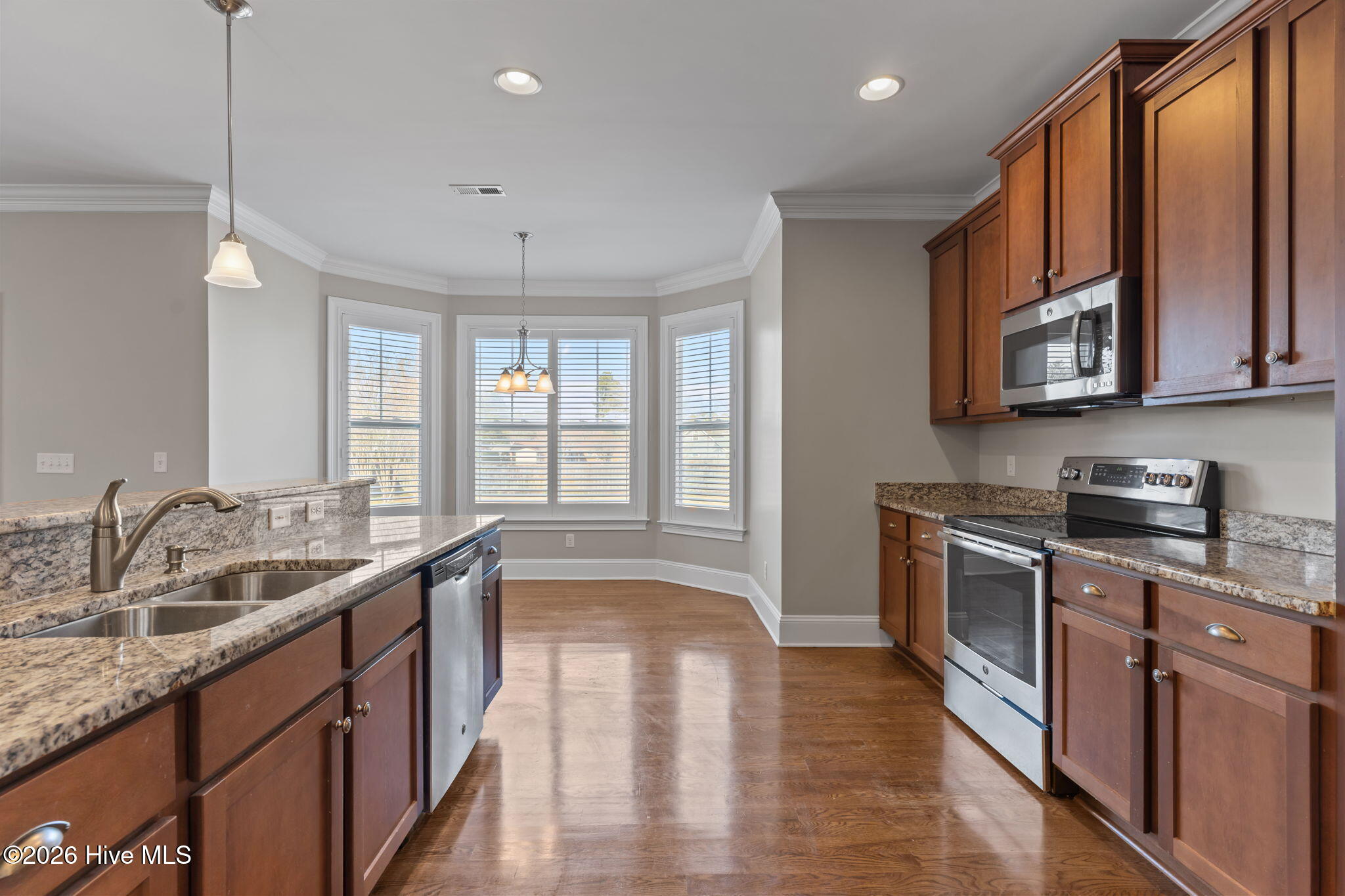 100555692 | Photo 19