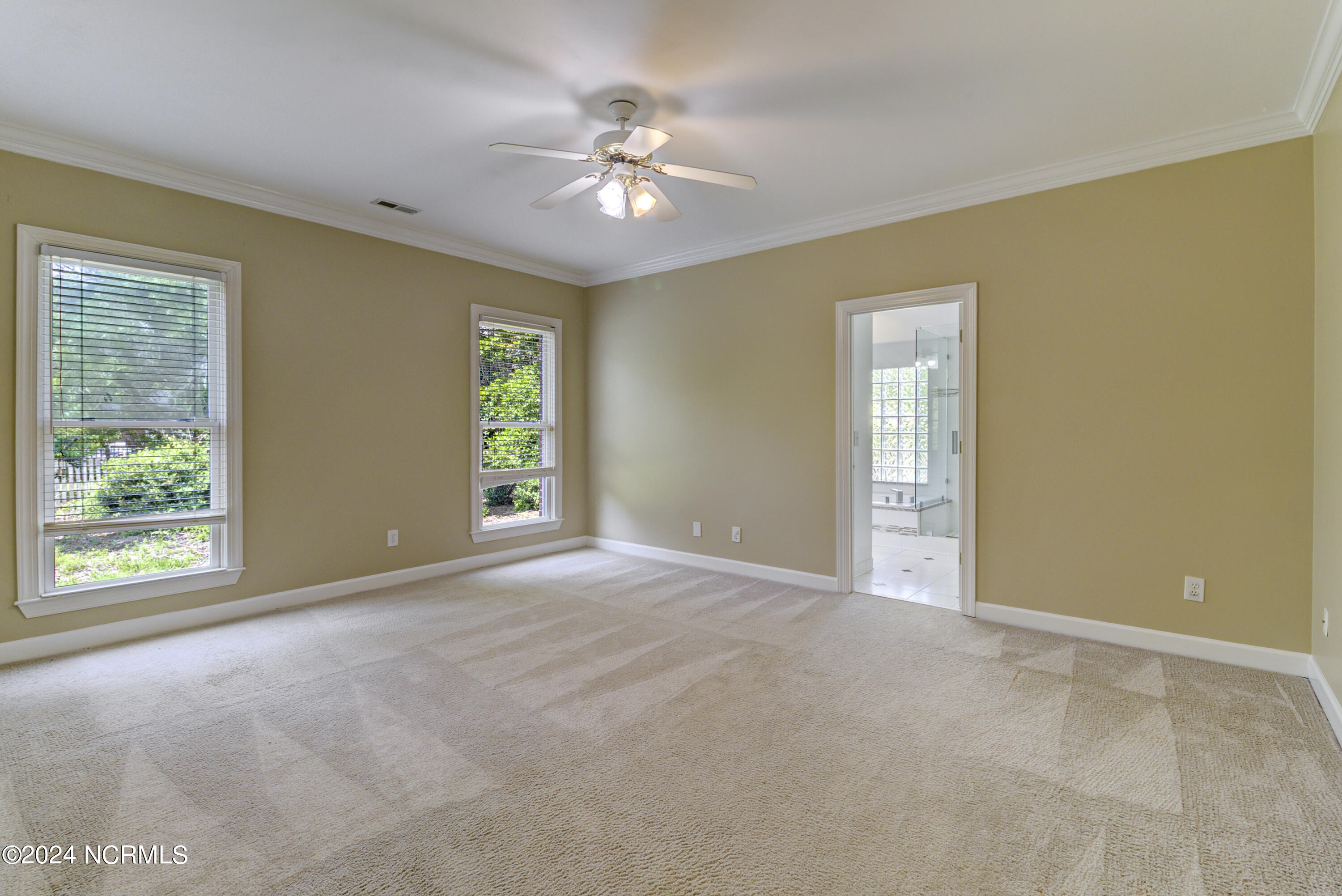 100560204 | Photo 16