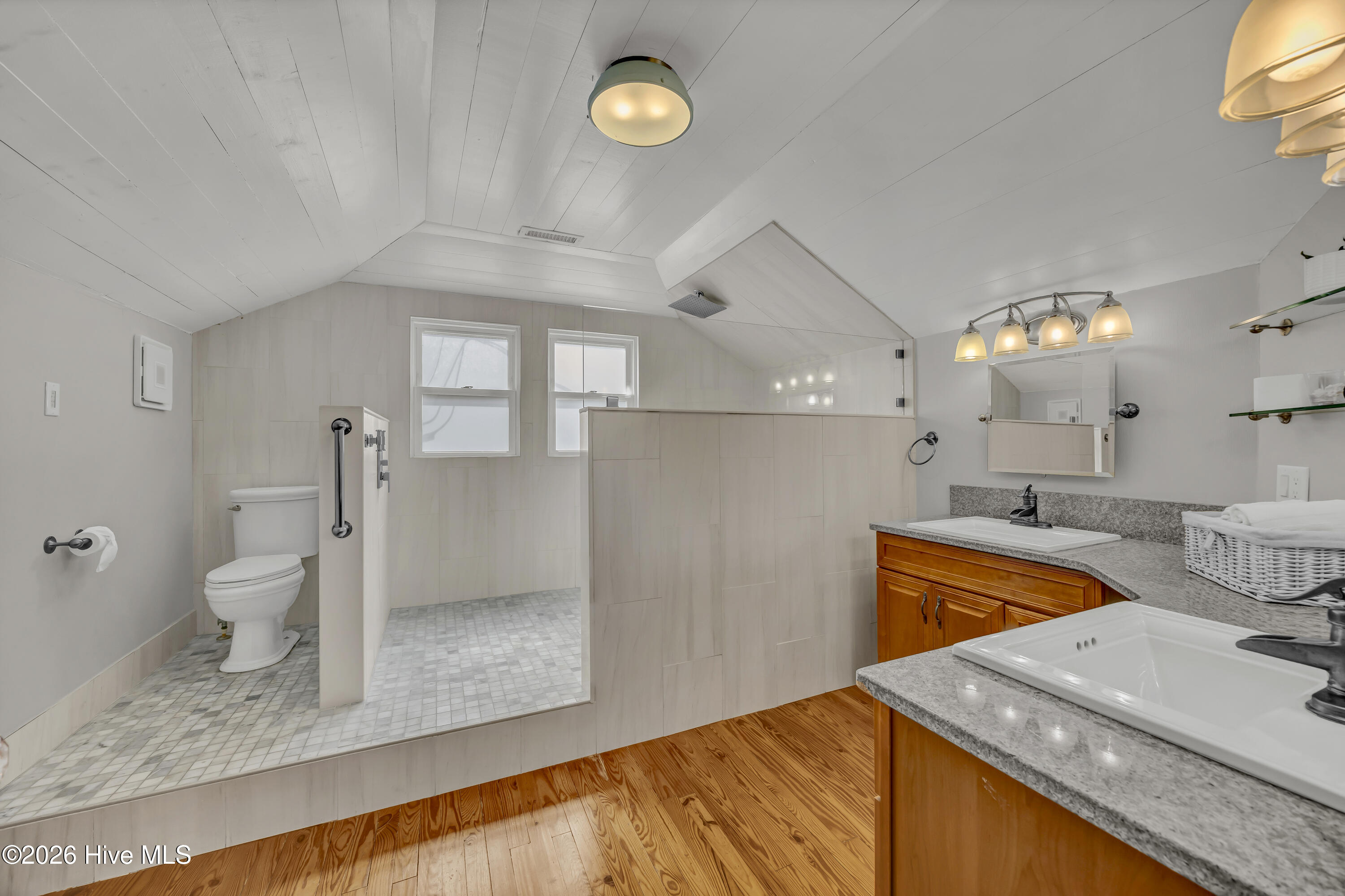 100559910 | Photo 21