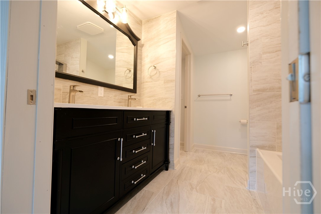 DOUBLE VANITIES IN MASTER BATH