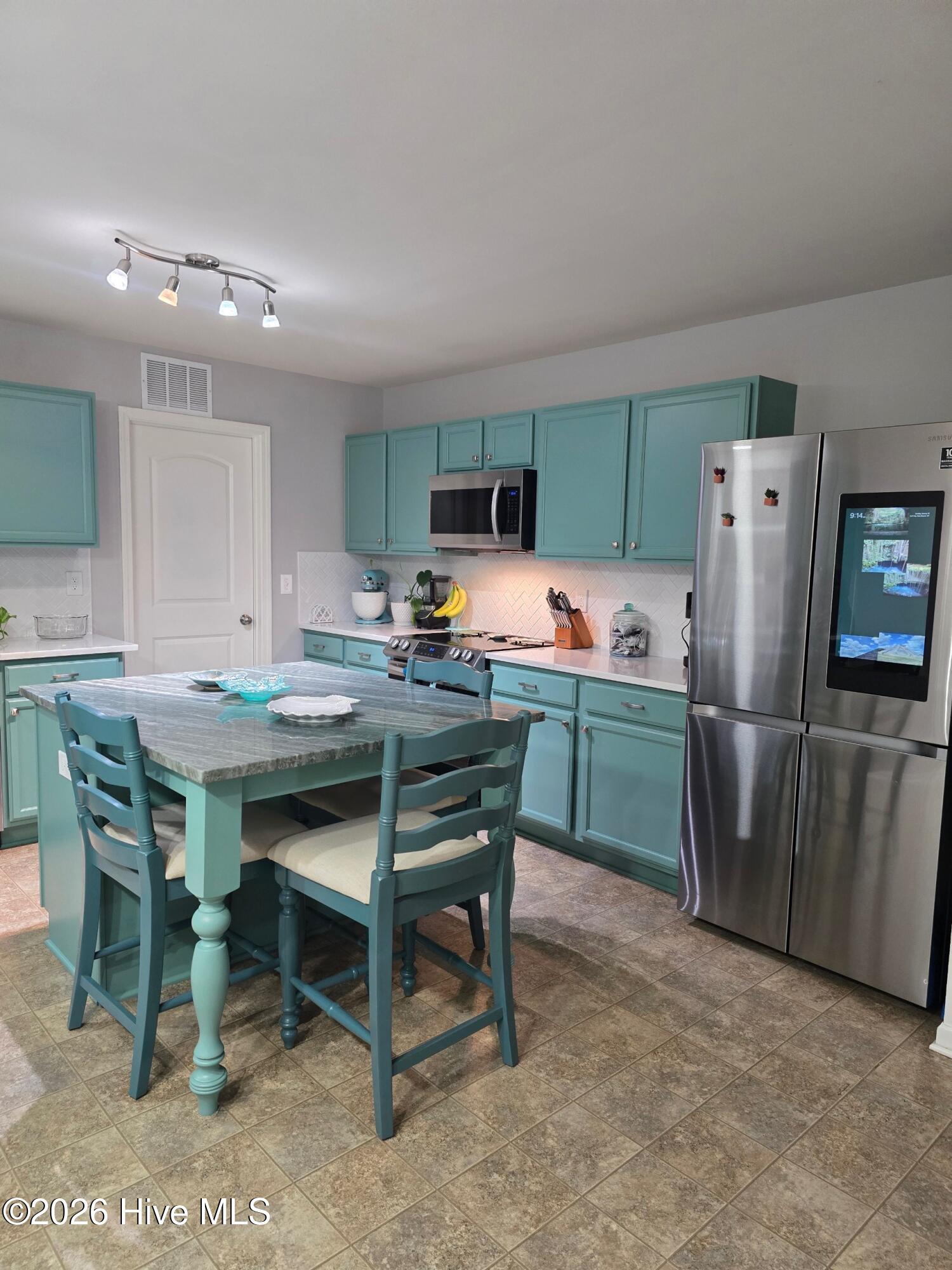 100542211 | Photo 24