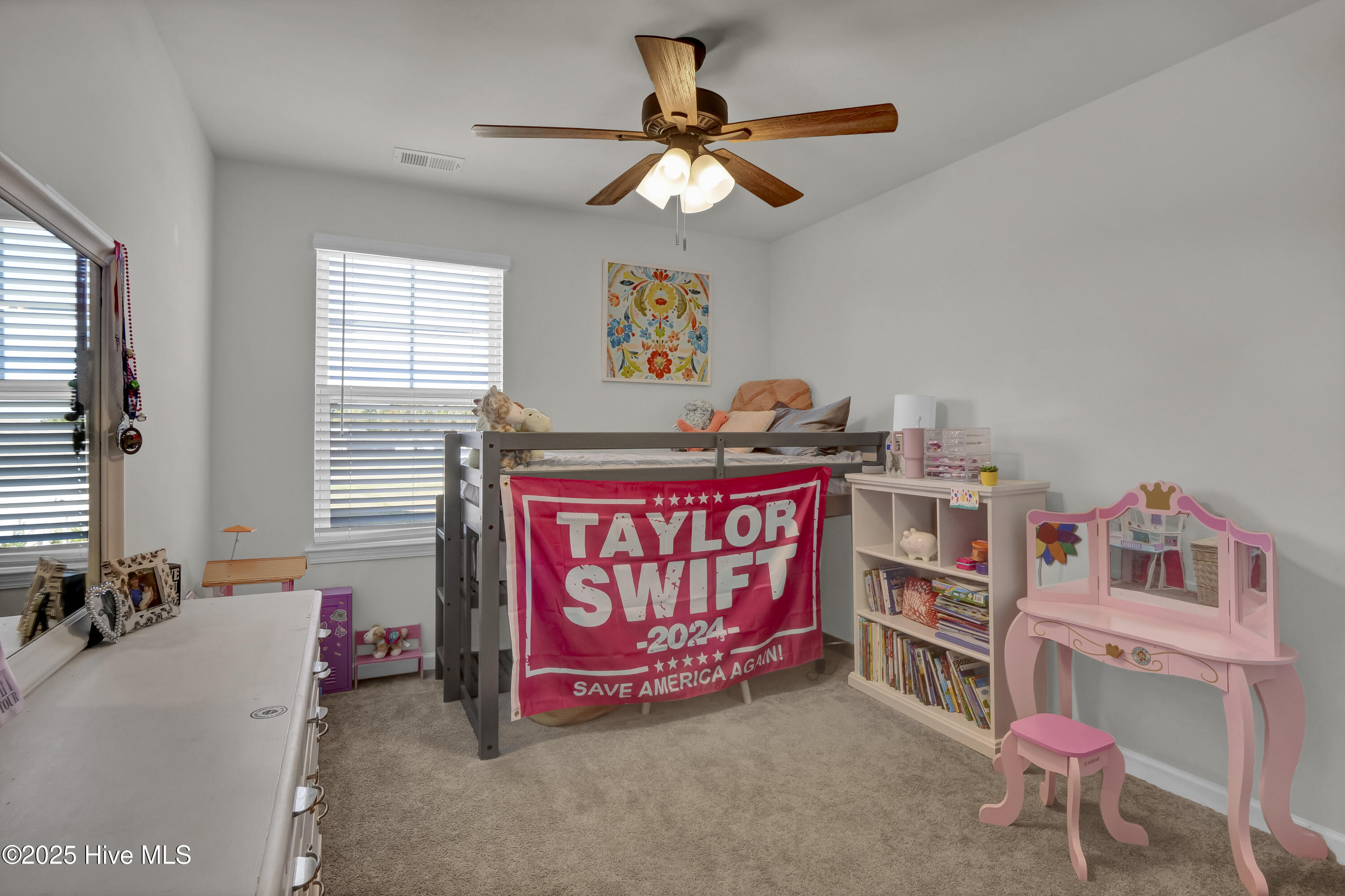 100561368 | Photo 28