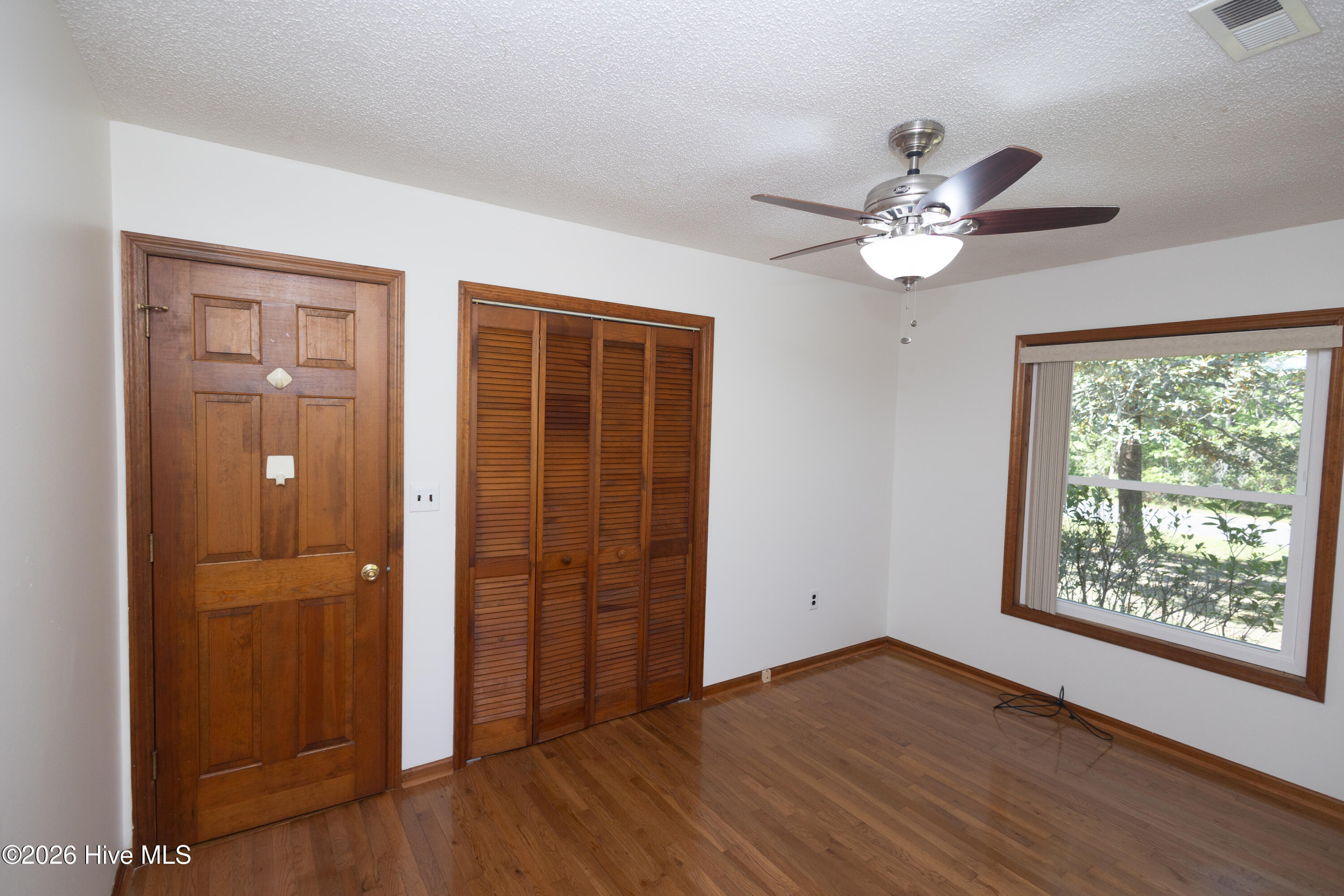 100569275 | Photo 13