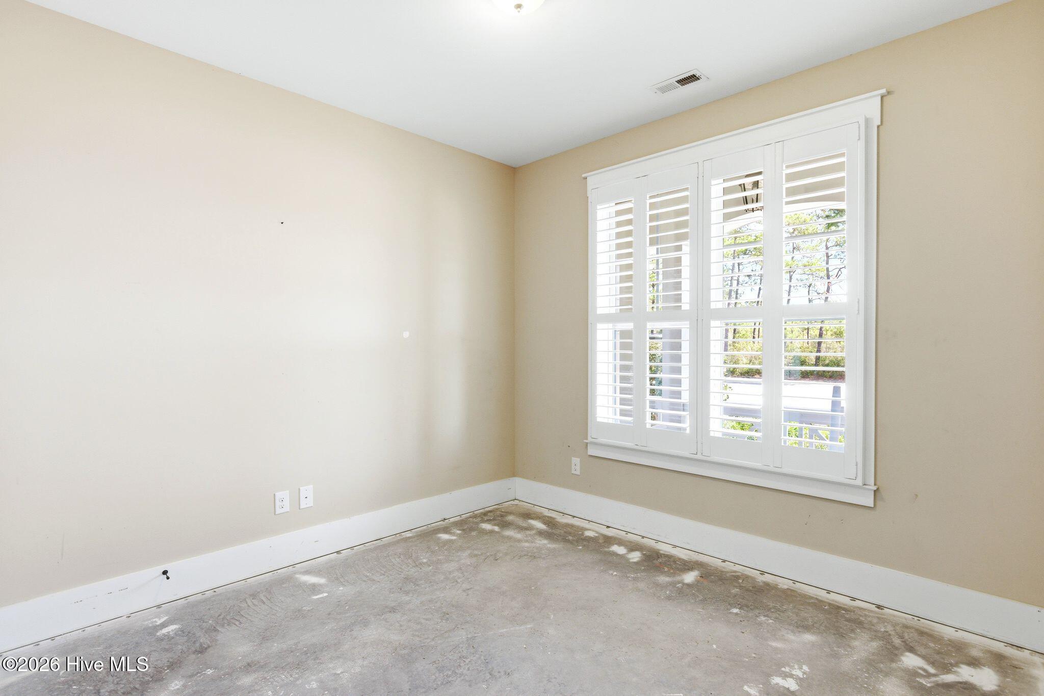 100564306 | Photo 26