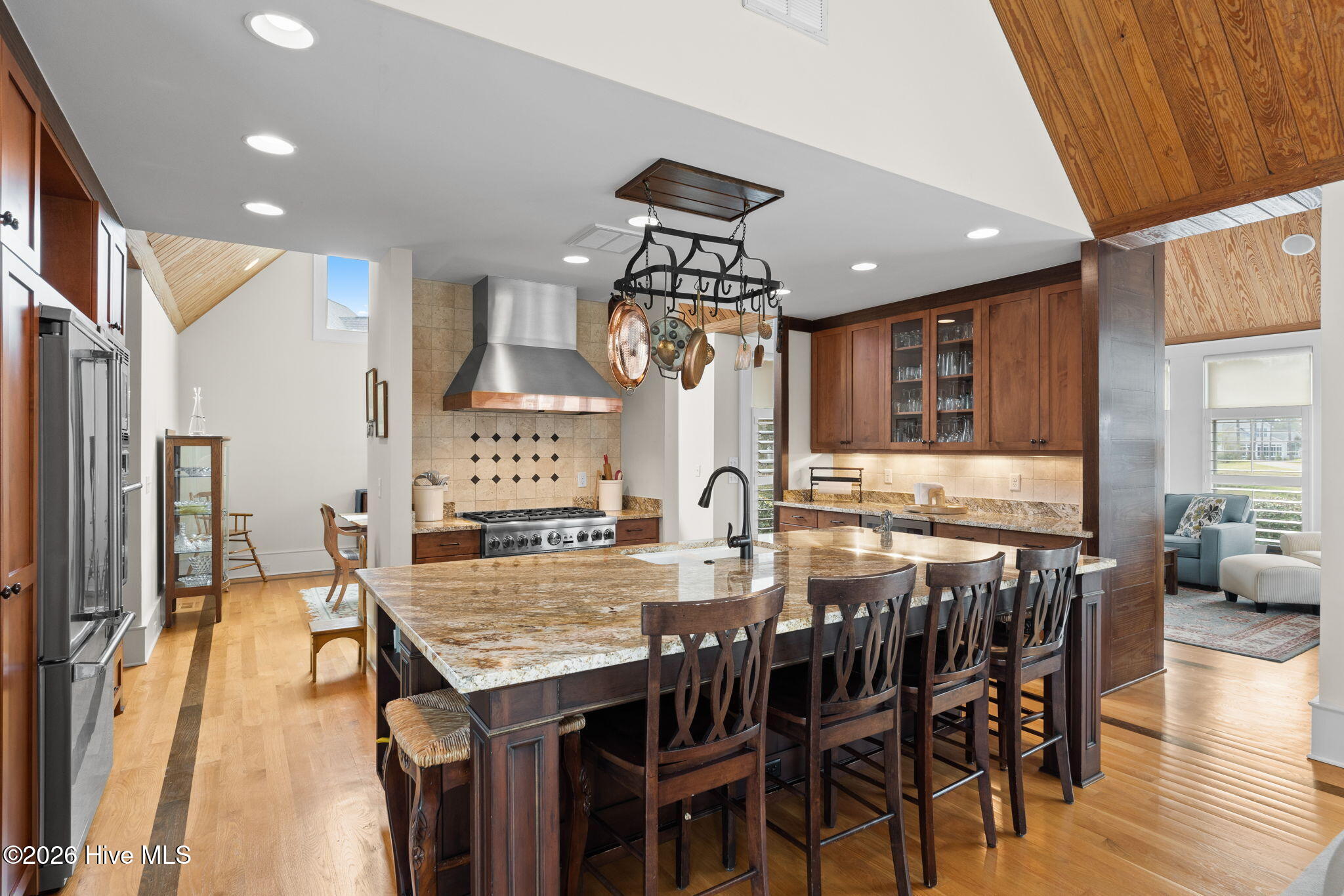 100563236 | Photo 20