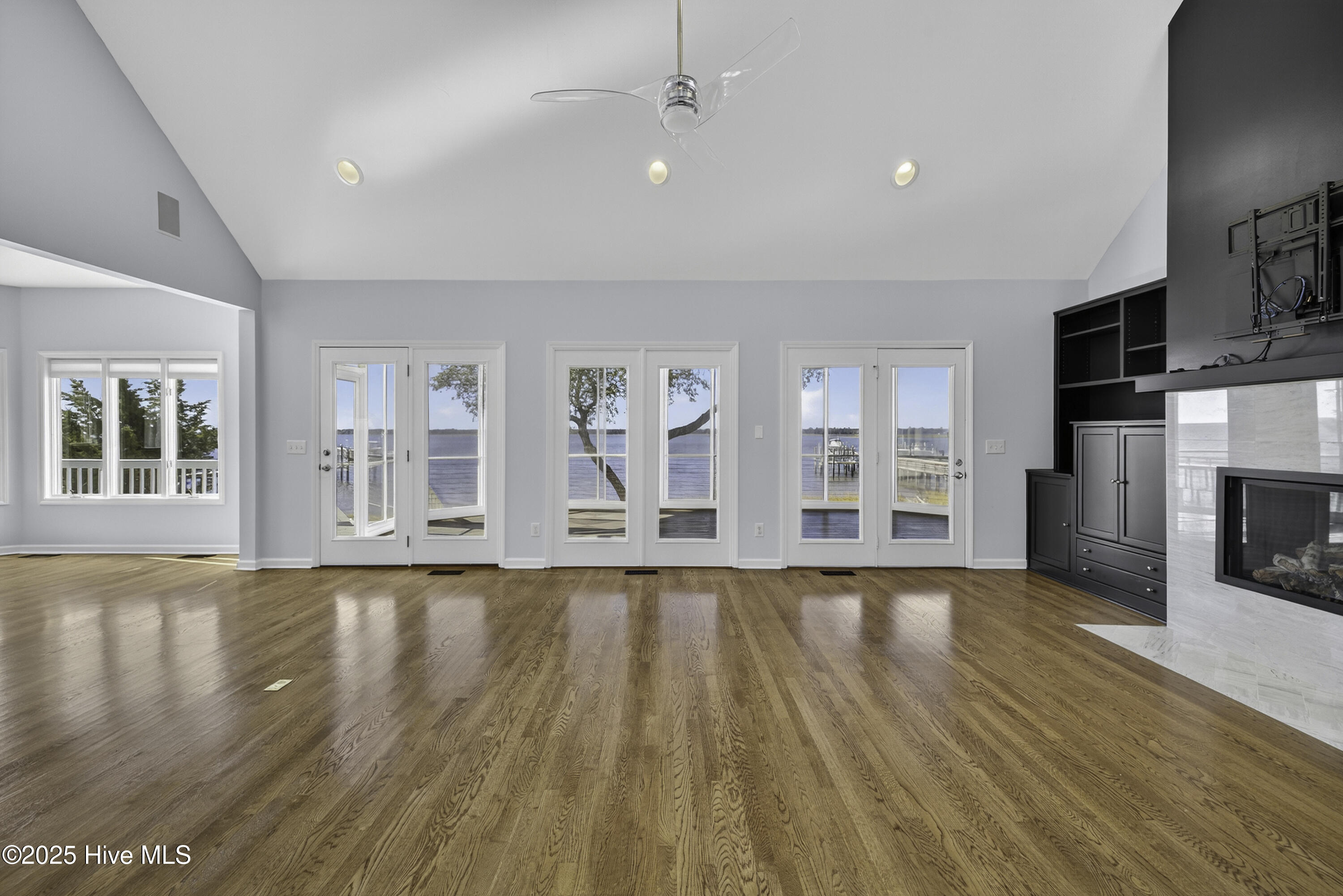 100539038 | Photo 34