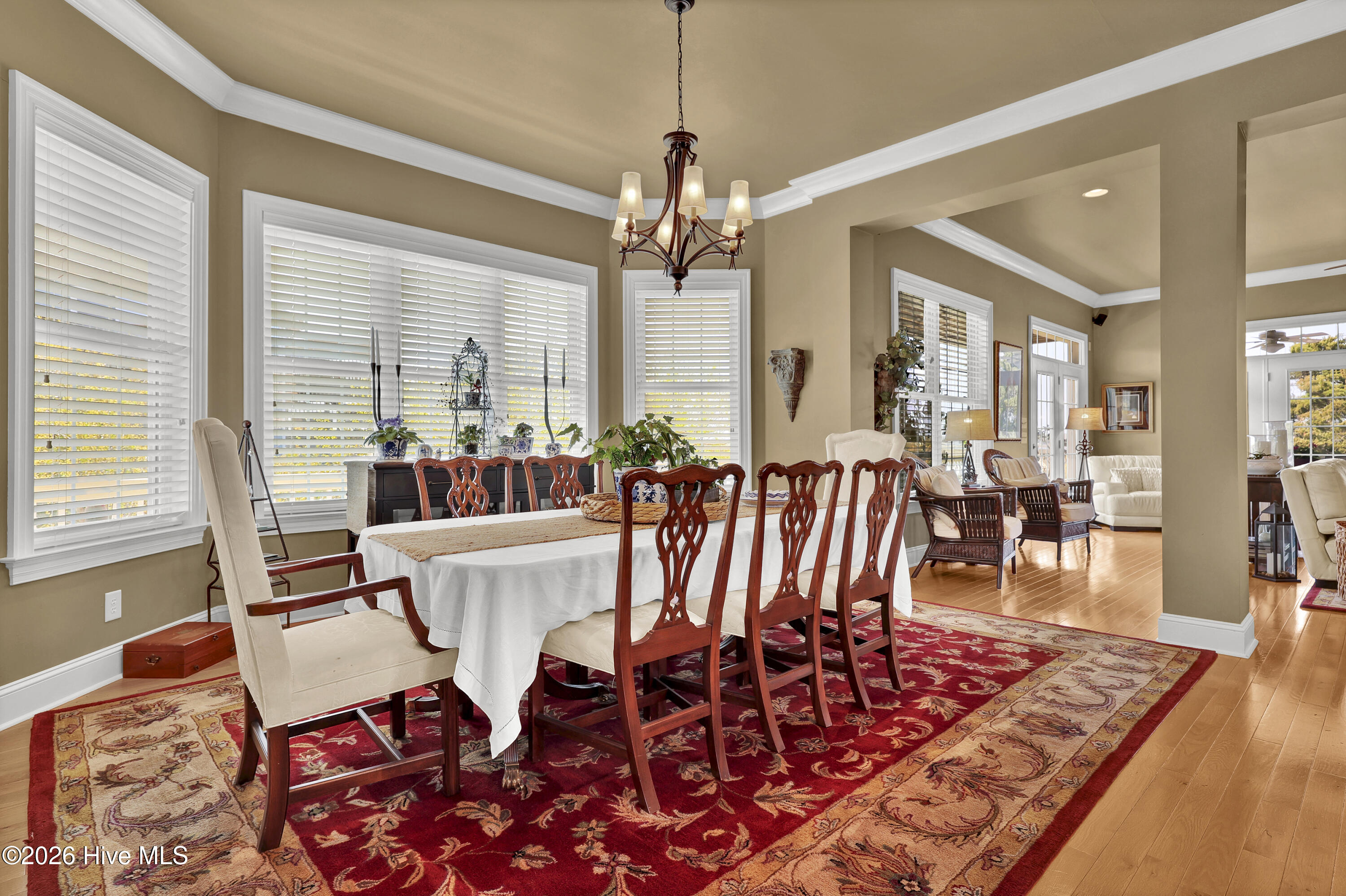 100564861 | Photo 35