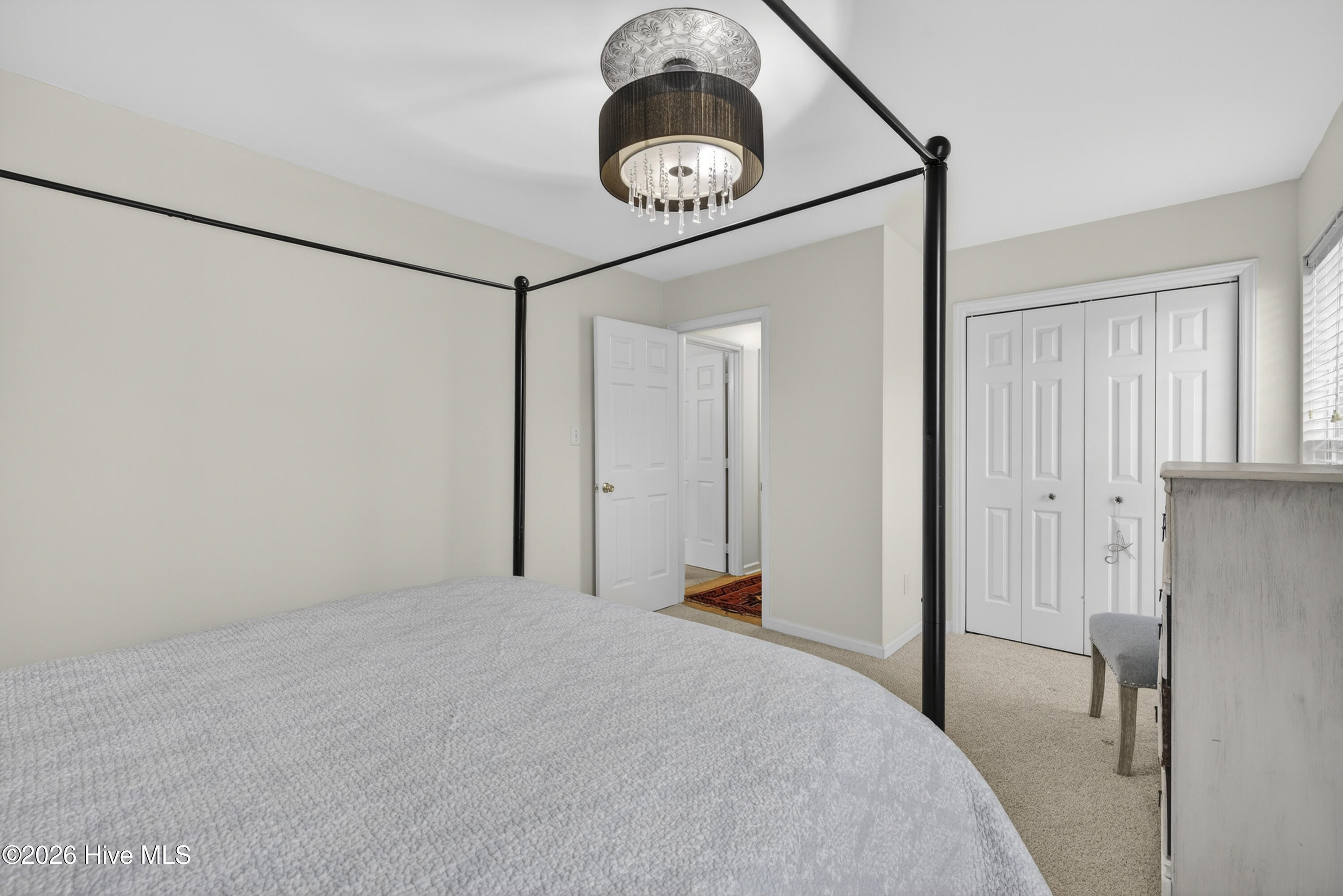 100558180 | Photo 25