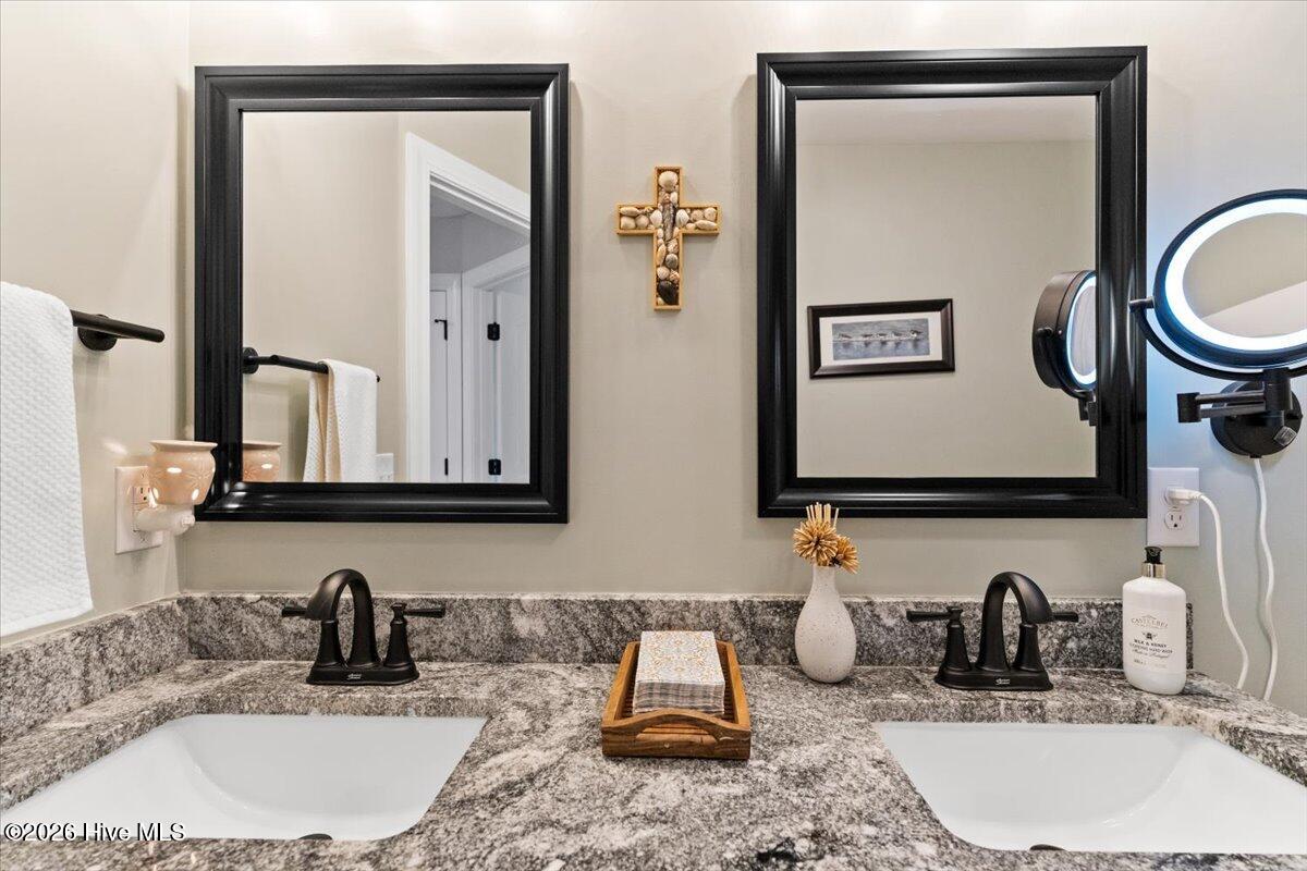 100548136 | Photo 53