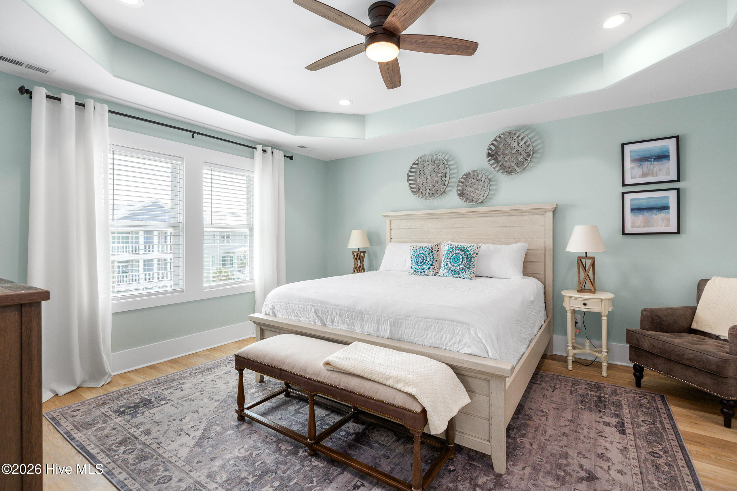 100562975 | Photo 32