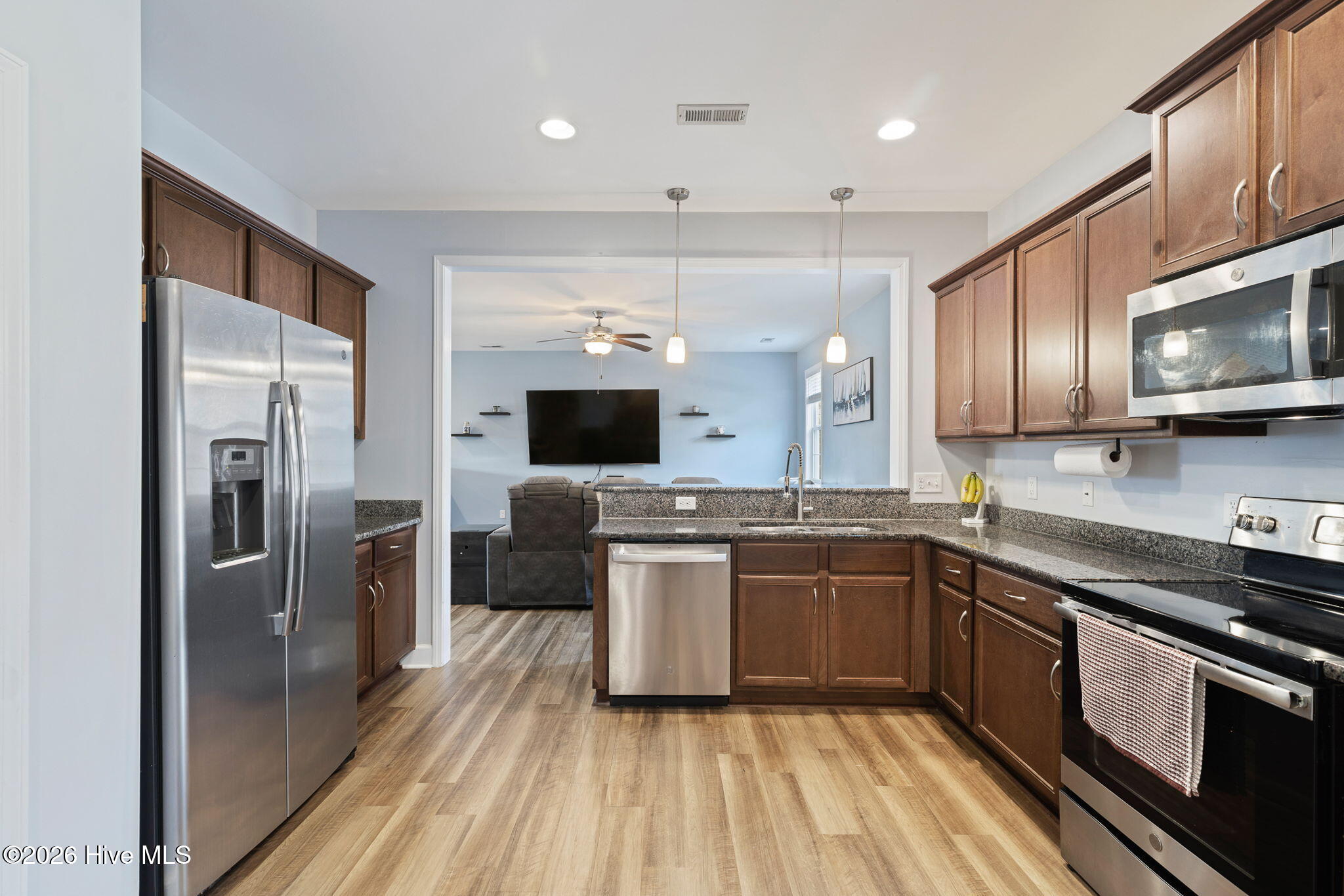 100550782 | Photo 22