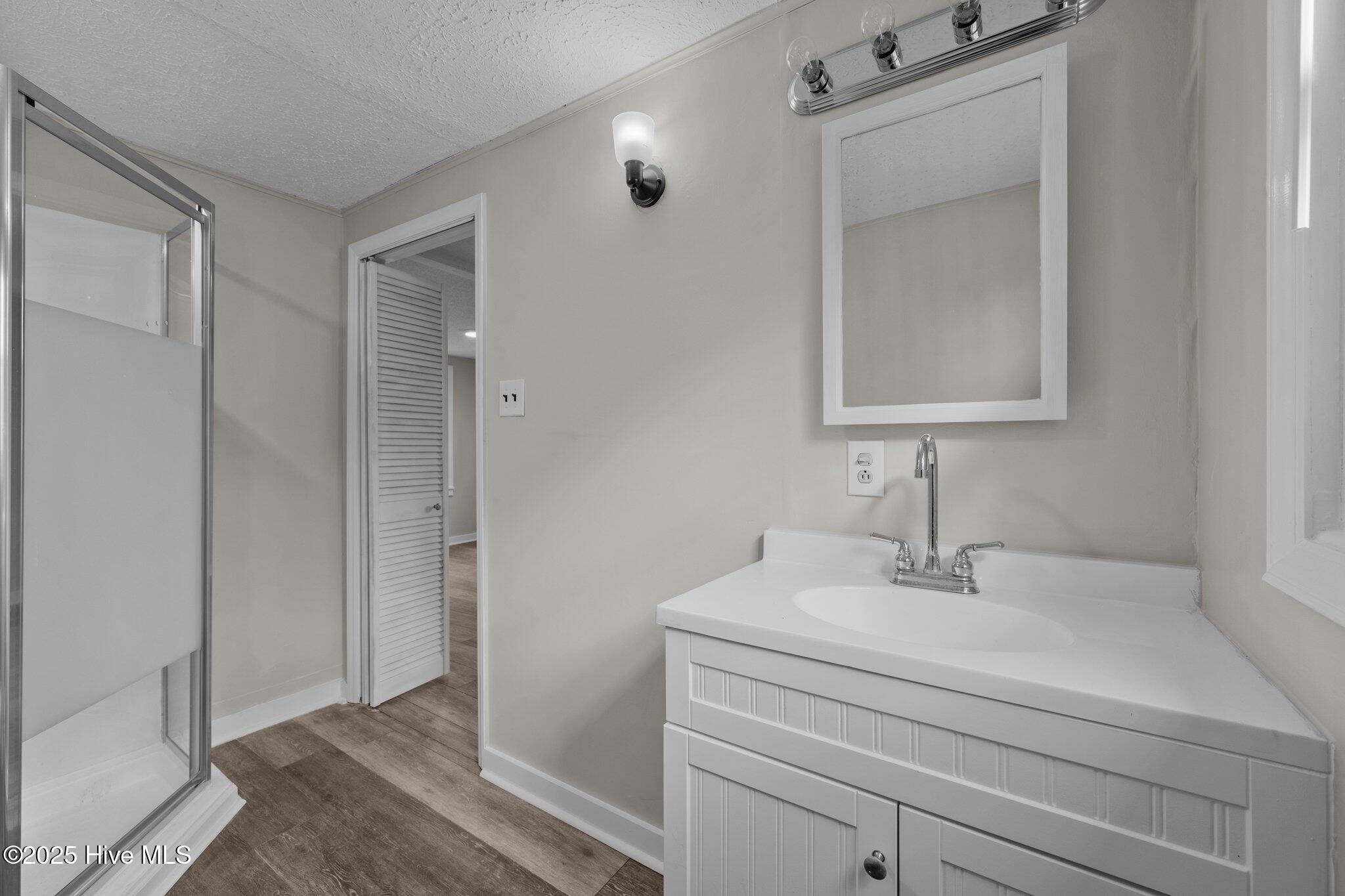 100568304 | Photo 19