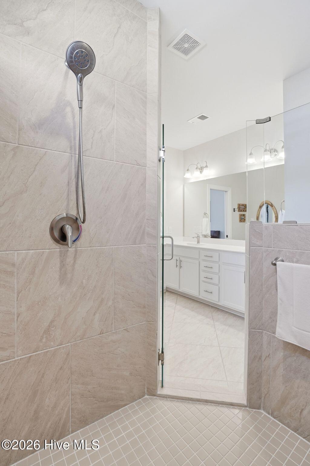 100559439 | Photo 57