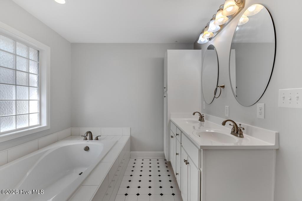 100551795 | Photo 16