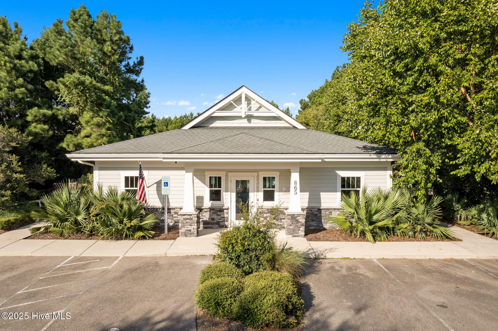 100521115 | Photo 70