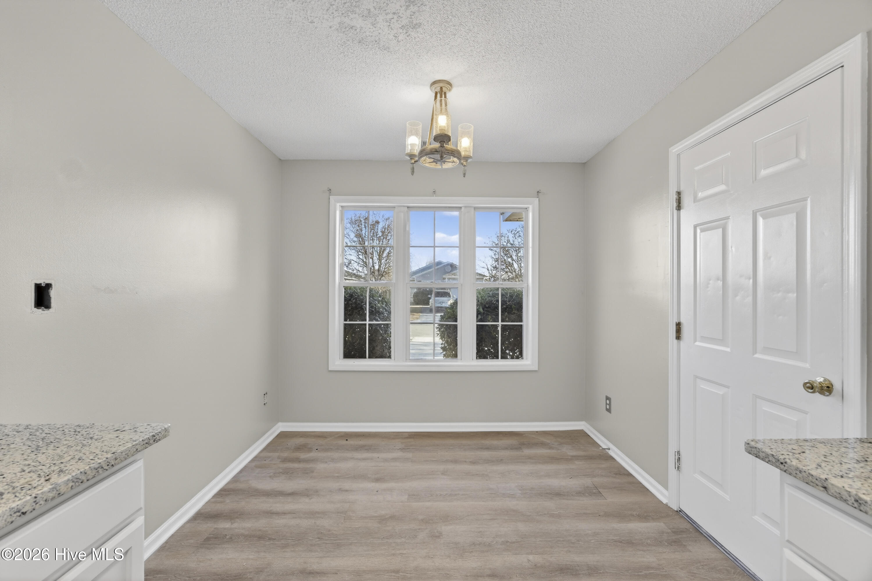 100549649 | Photo 15