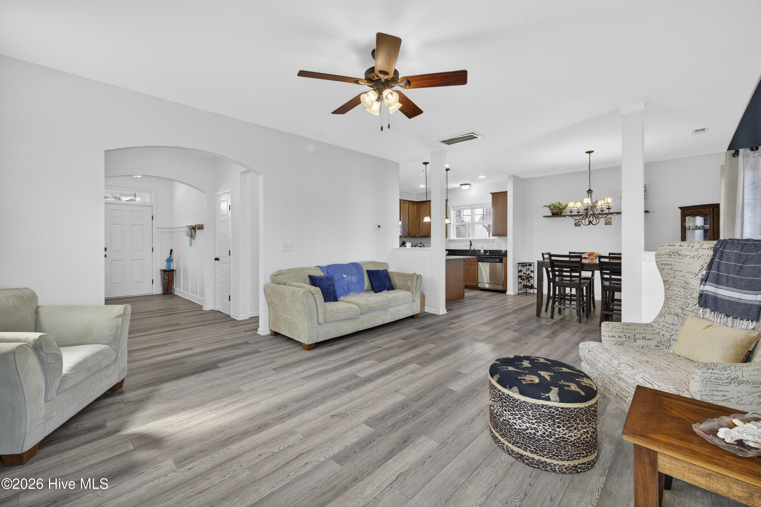 100560873 | Photo 15