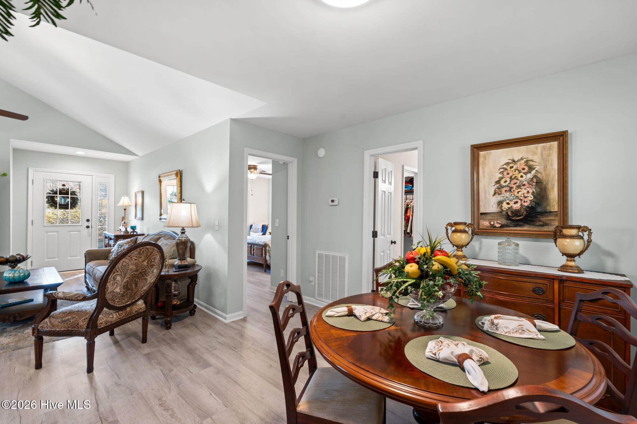 100563961 | Photo 11