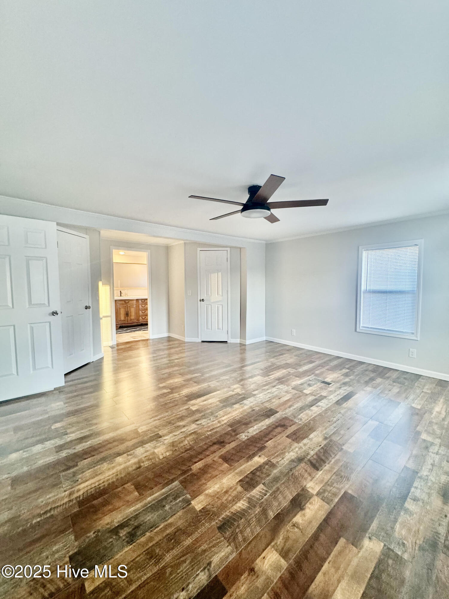 100546285 | Photo 33