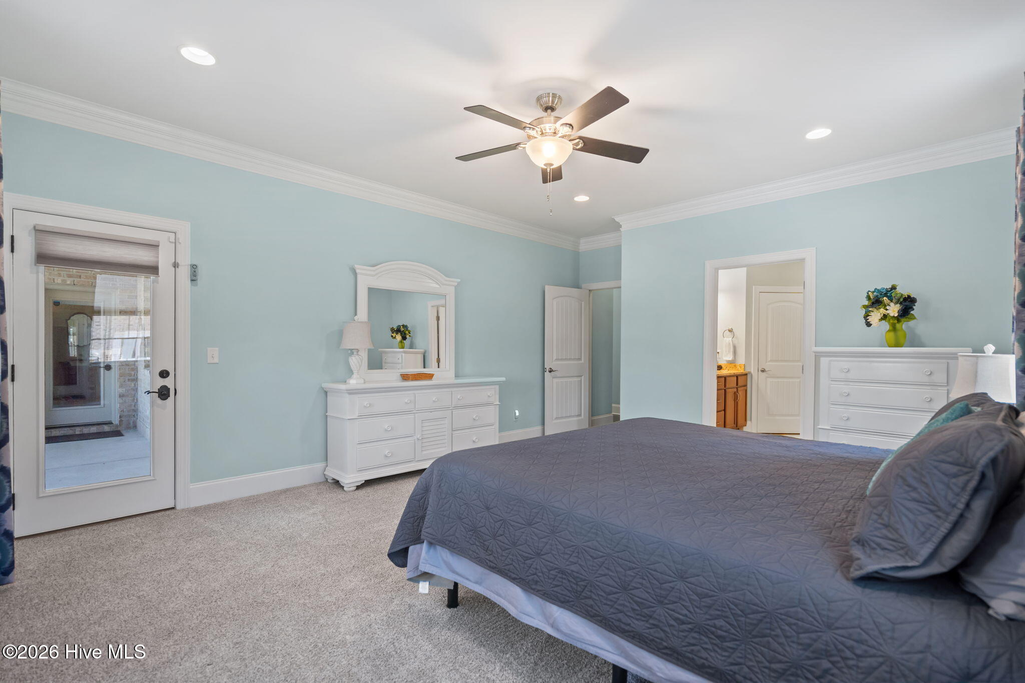 100563487 | Photo 18