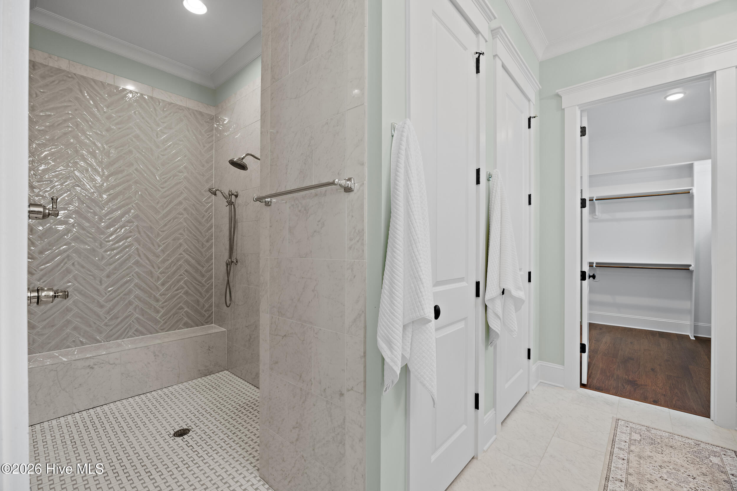 100569354 | Photo 47