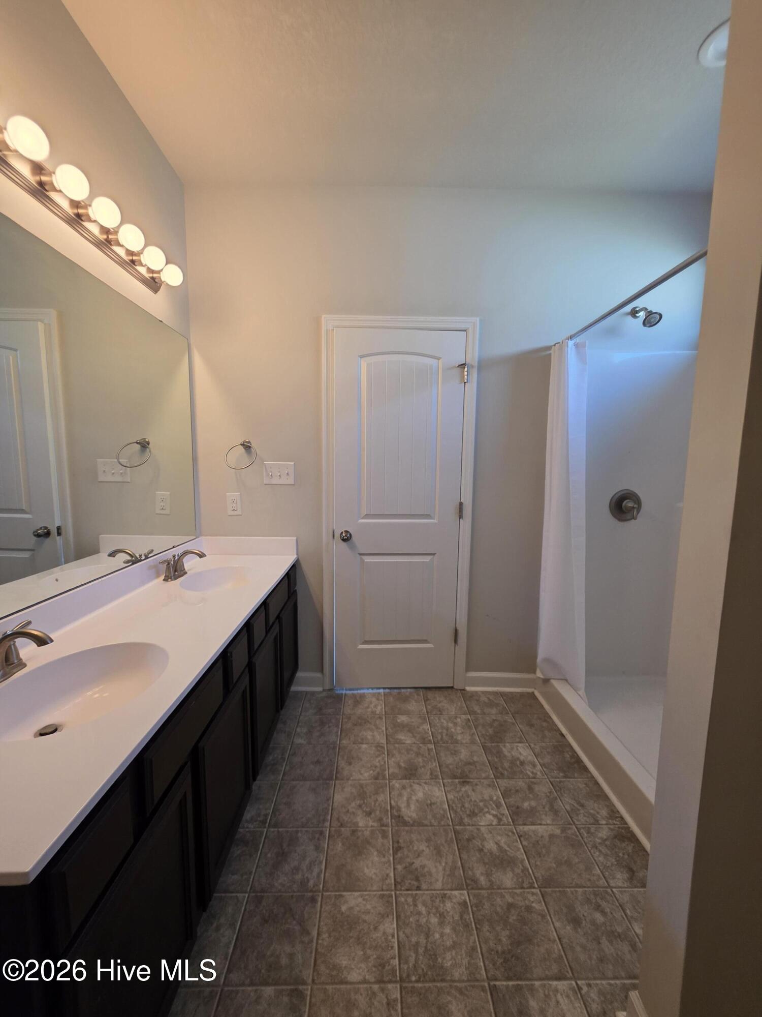 100560644 | Photo 11