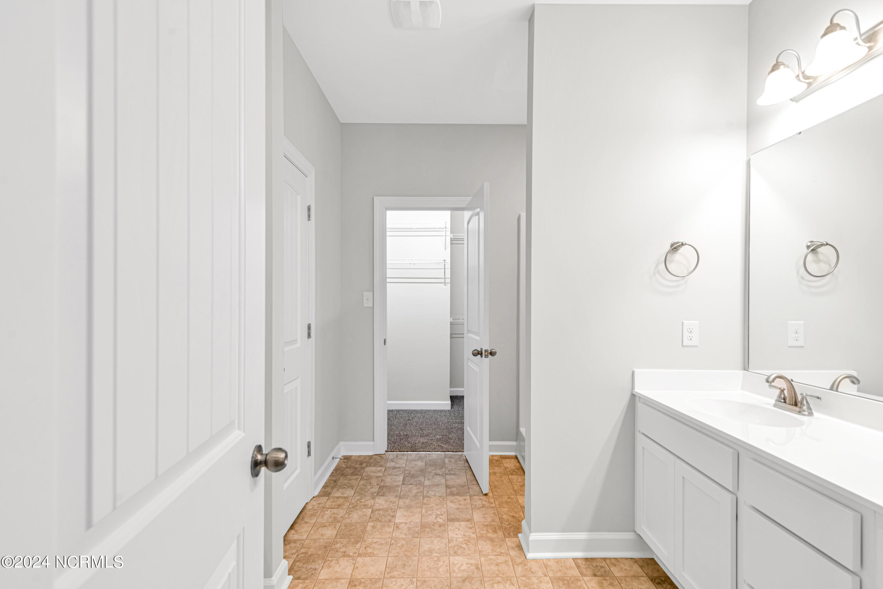 100563429 | Photo 32