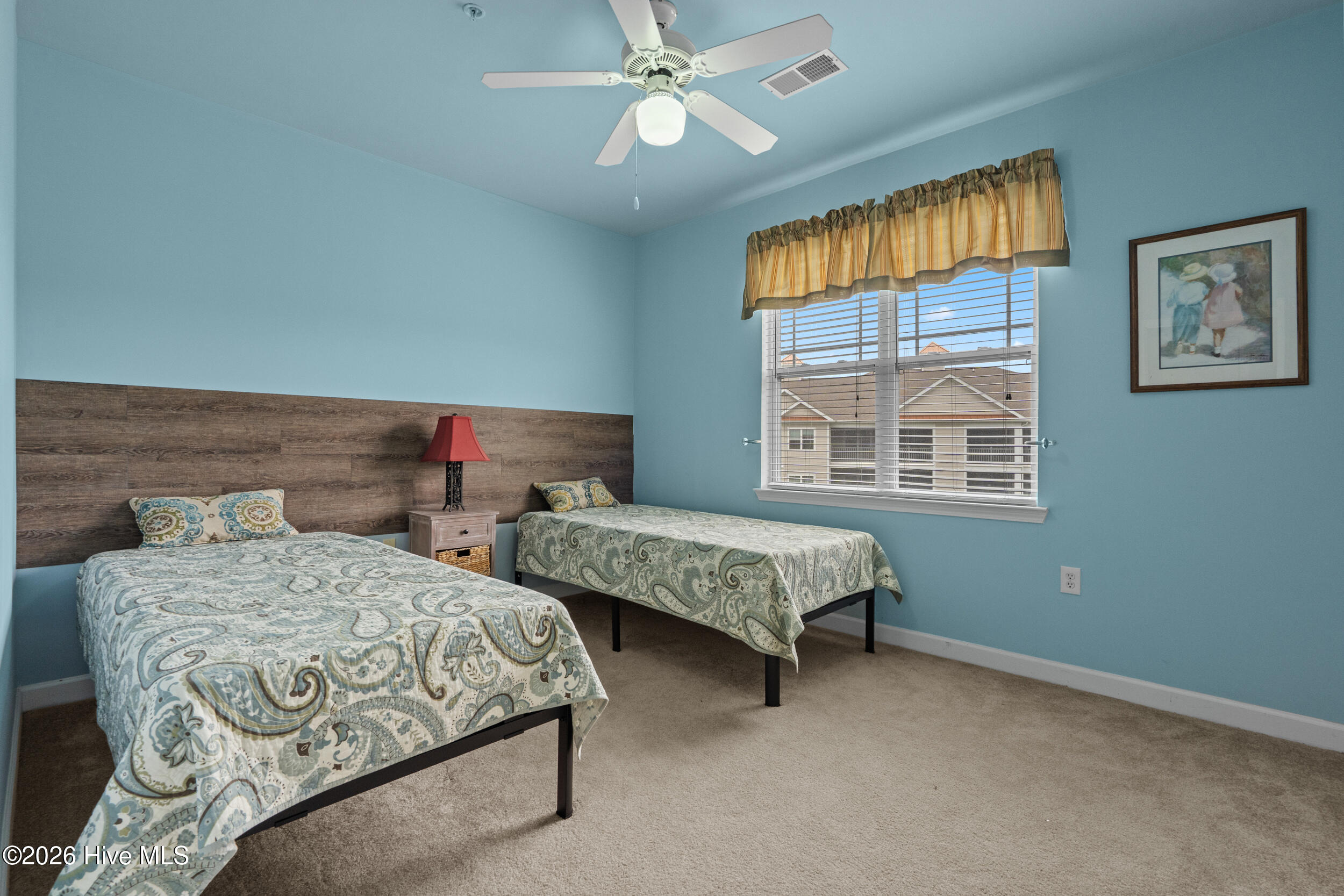 100570667 | Photo 25