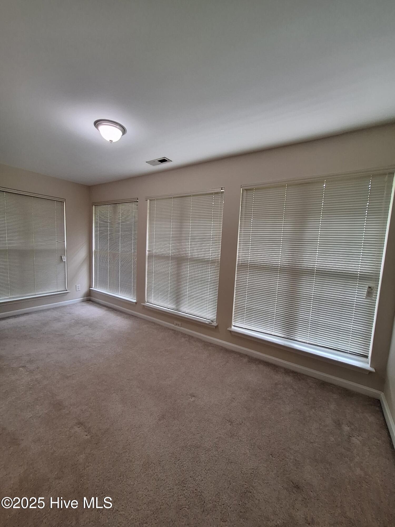 King Richard Court 2412 E (6)